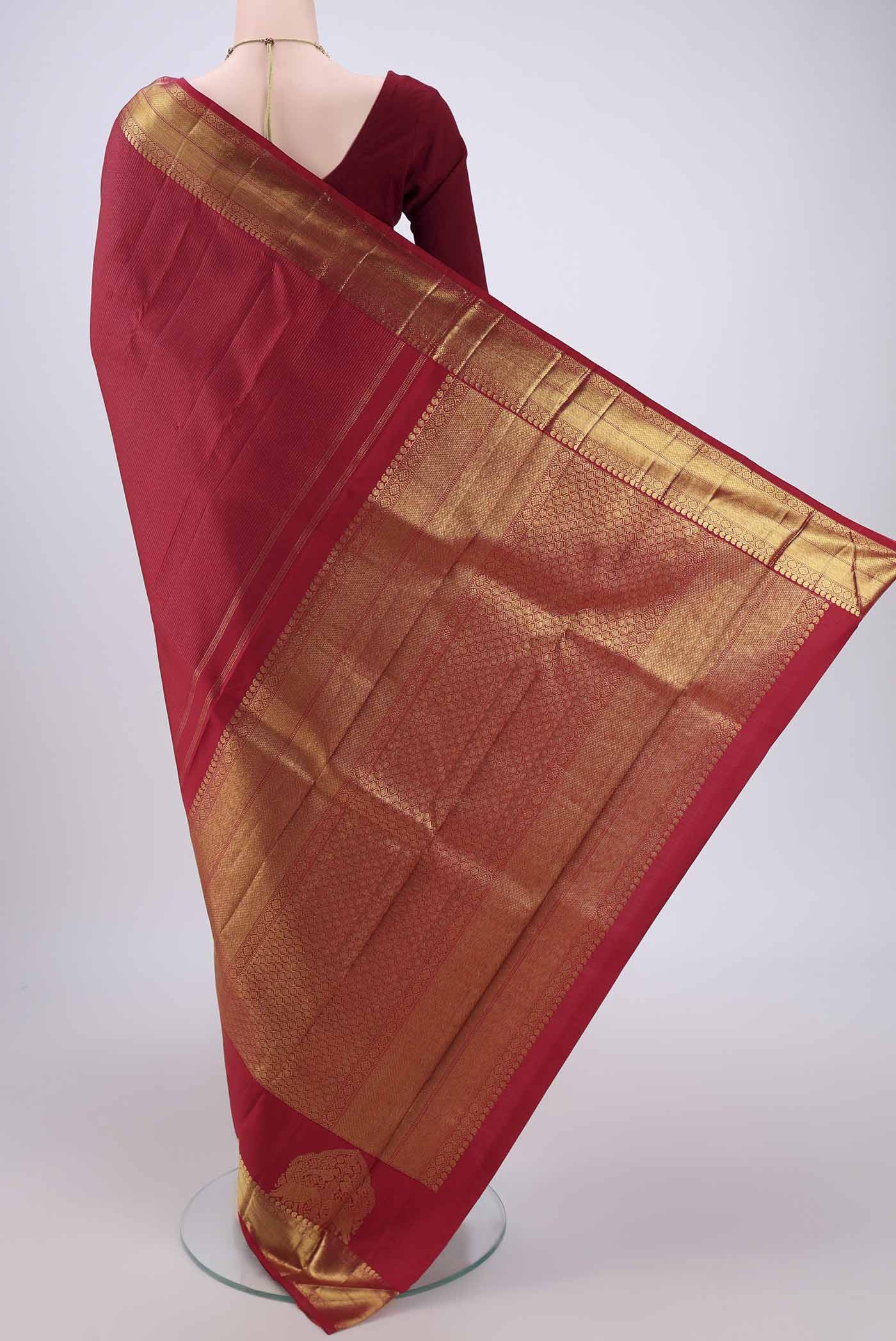 Flat view of Maroon Dual Tone Kanchipuram Silk Saree with Checked design on the body and Attached Border. 