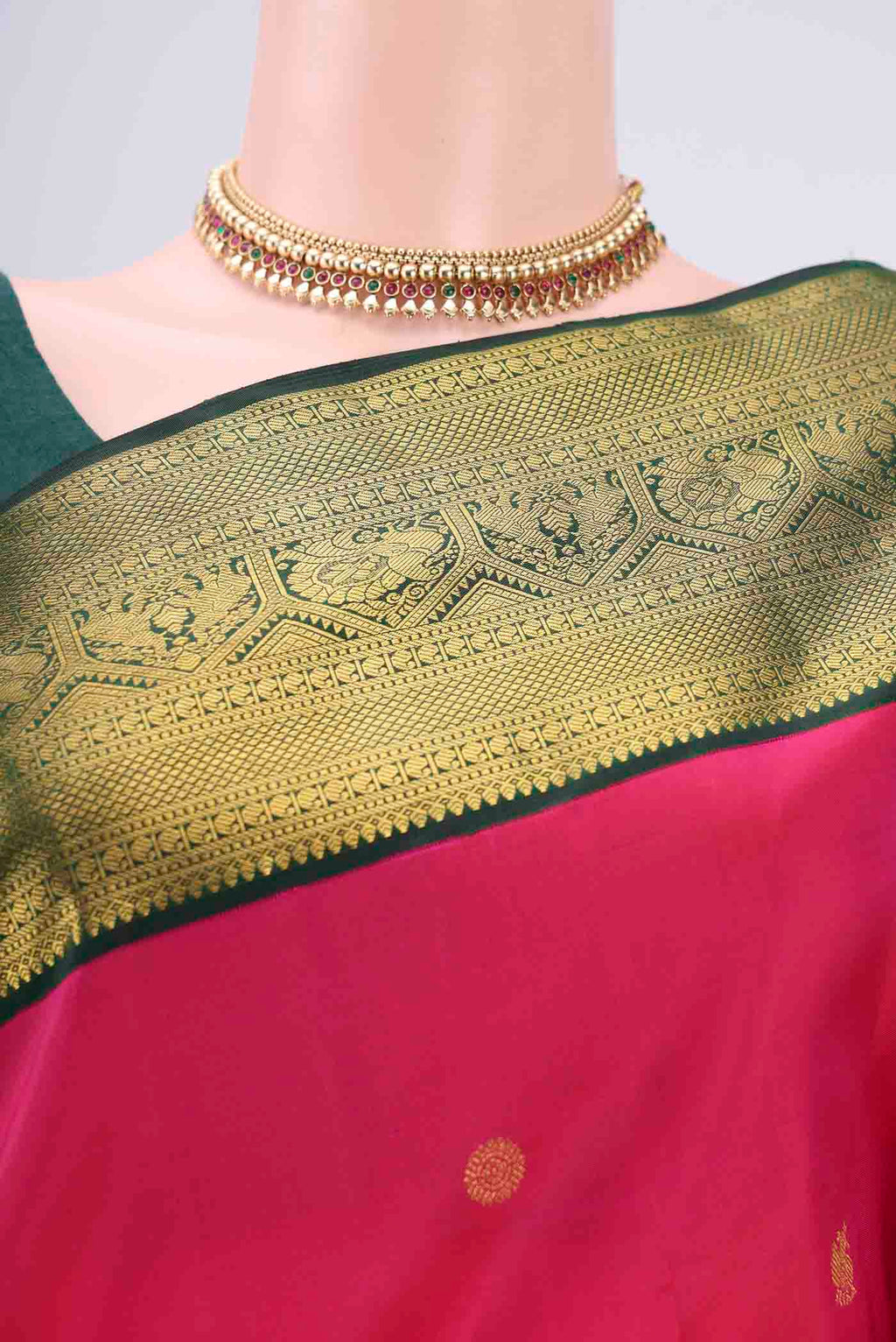 Border image of Pure Silk Pure Zari Rani Pink Kanchipuram Saree with Zari Butta on the body and Zari Border. 