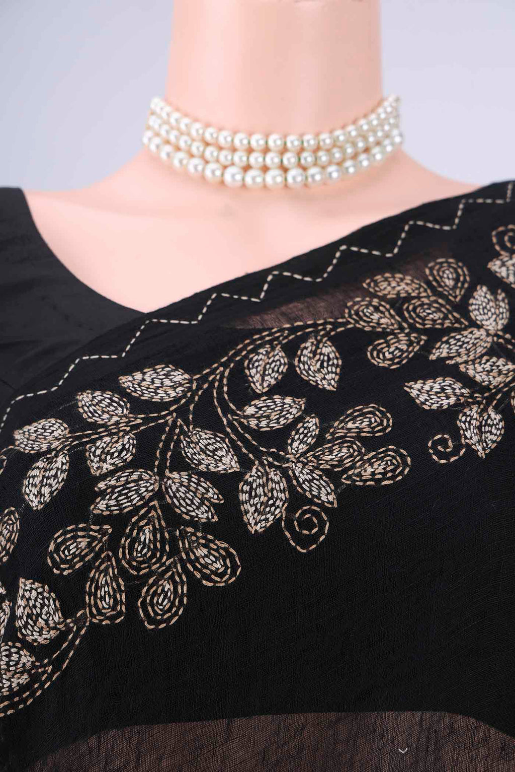 Border image of Black Linen Cotton Saree with Kantha Work on the body and Thread Border. 