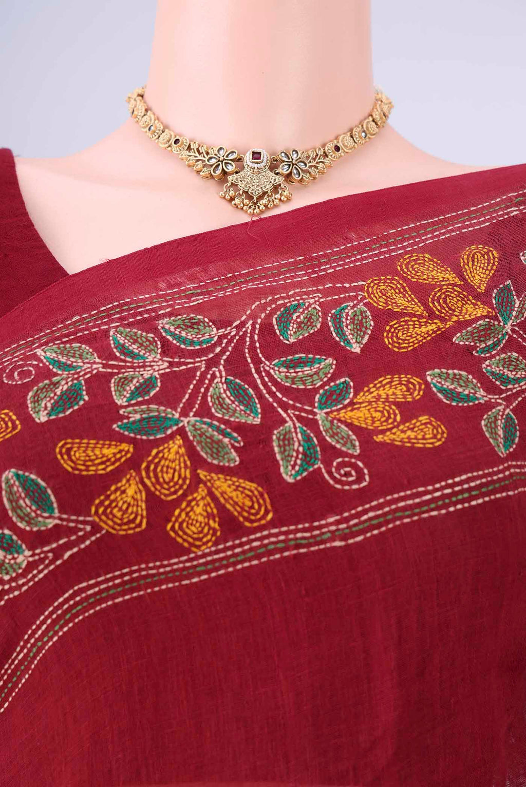 Border image of Maroon Linen Cotton Saree with Kantha Work on the body and Thread Border. 
