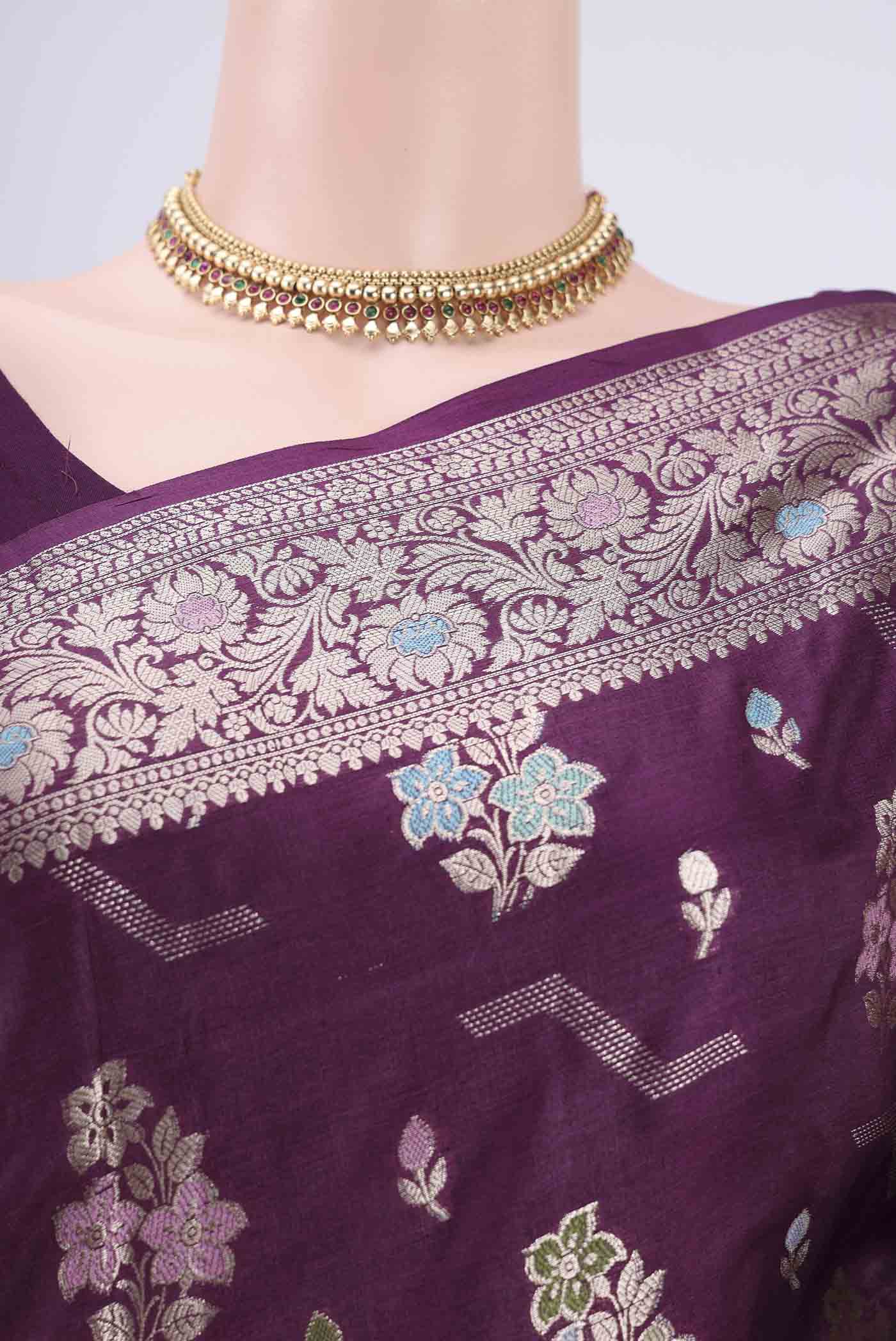 Border image of Burgundy Banarasi Raw Silk Saree with Zari And Thread Butta on the body and Zari And Thread Border. 
