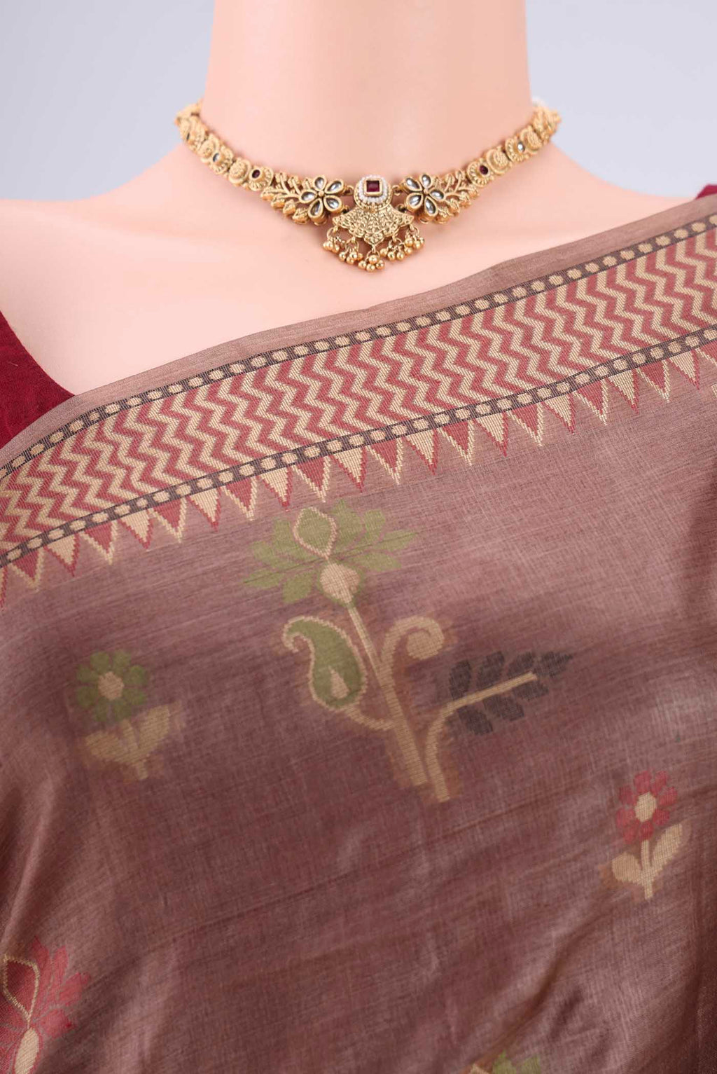 Border image of Brown Banarasi Tussar Silk Saree with Zari And Thread Butta on the body and Zari And Thread Border. 