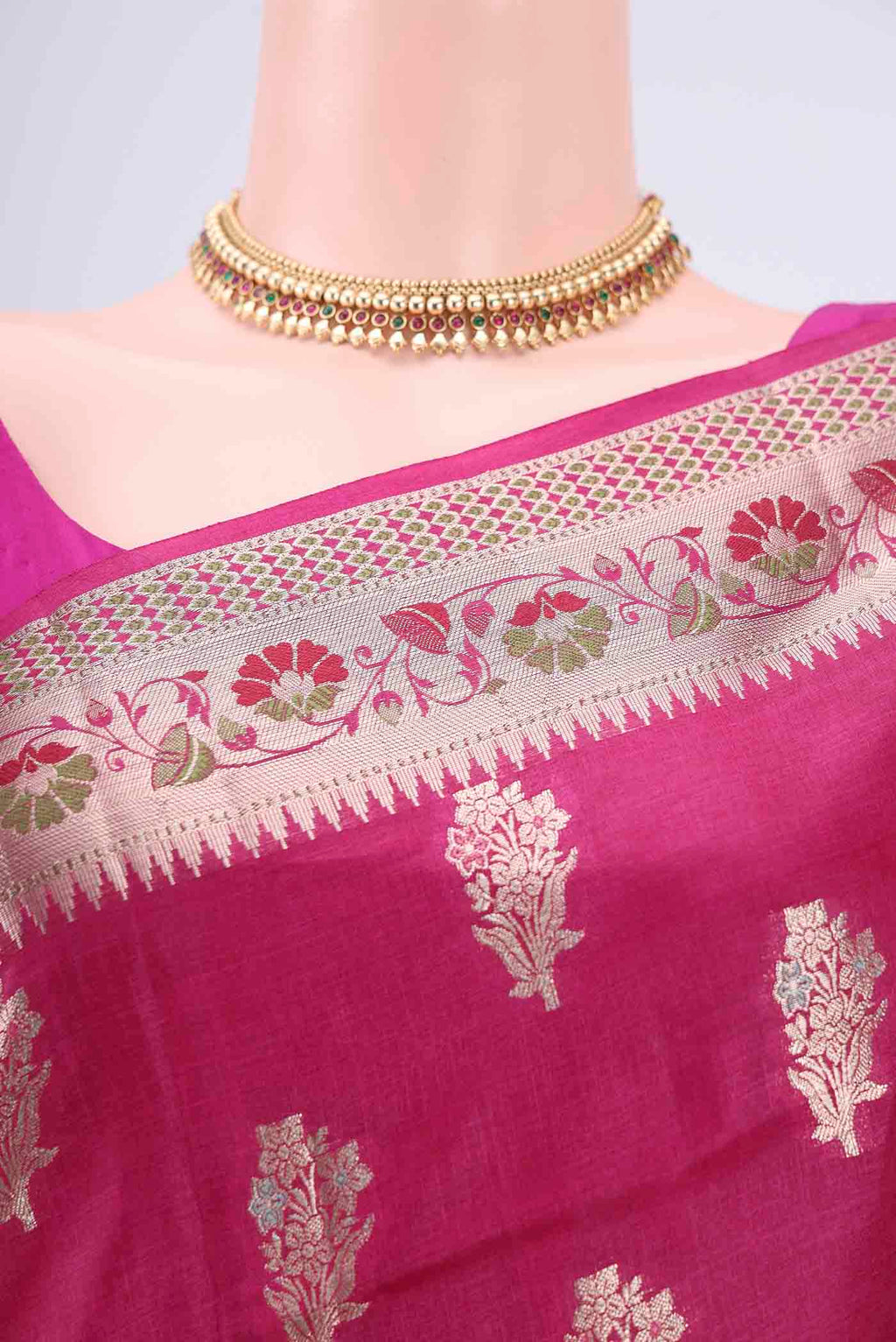 Border image of Rani Pink Banarasi Raw Silk Saree with Zari And Thread Butta on the body and Zari And Thread Border. 