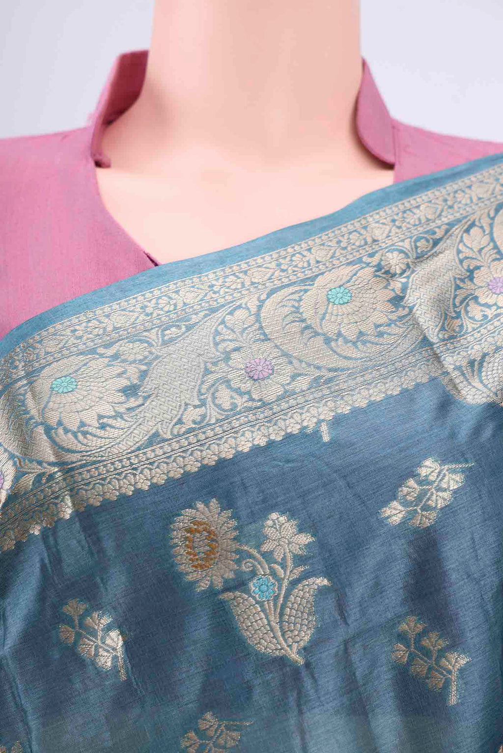 Border image of Maya Blue Banarasi Tussar Silk Saree with Zari And Thread Butta on the body and Zari And Thread Border. 