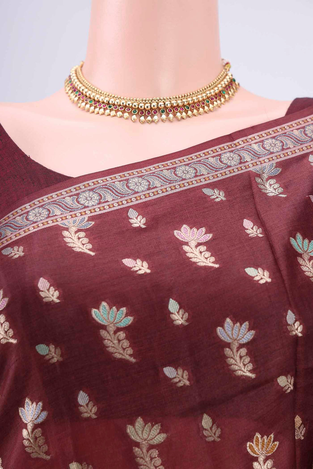 Border image of Brown Banarasi Raw Silk Saree with Zari And Thread Butta on the body and Zari And Thread Border. 