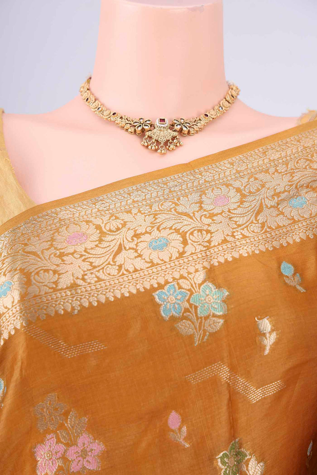Border image of Mustard Banarasi Tussar Silk Saree with Zari And Thread Butta on the body and Zari And Thread Border. 