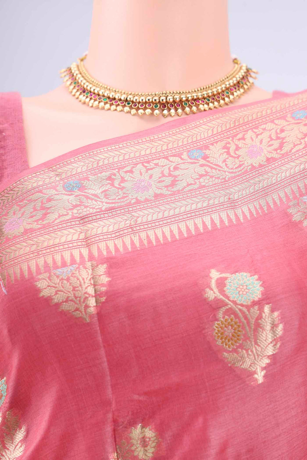 Border image of Pink Banarasi Tussar Silk Saree with Zari And Thread Butta on the body and Zari And Thread Border. 