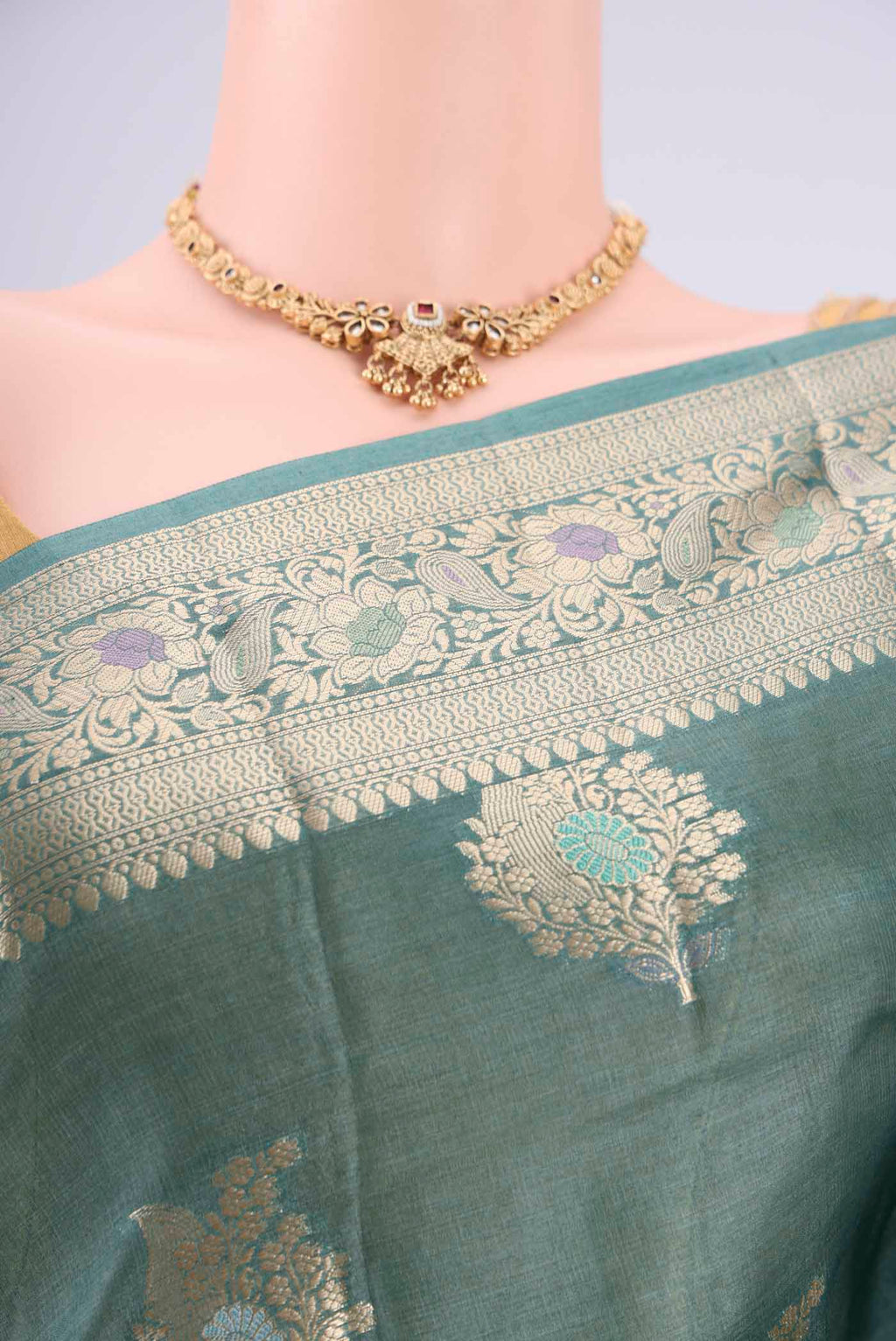 Border image of Maya Blue Banarasi Tussar Silk Saree with Zari And Thread Butta on the body and Zari And Thread Border. 