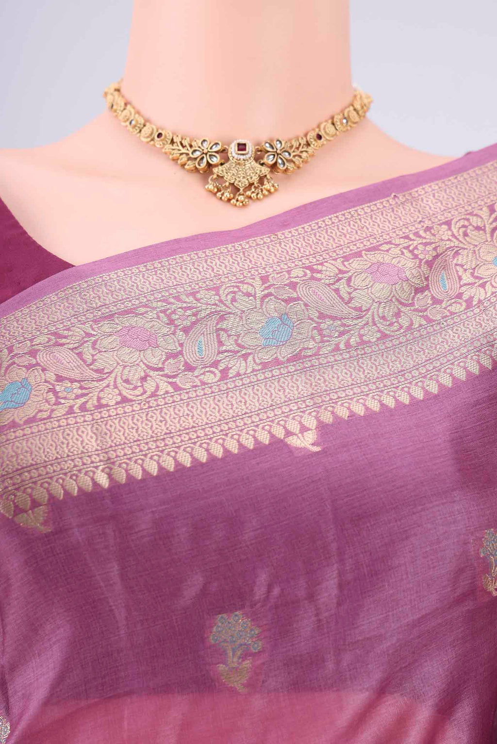 Border image of Light Magenta Banarasi Tussar Silk Saree with Zari And Thread Butta on the body and Zari And Thread Border. 