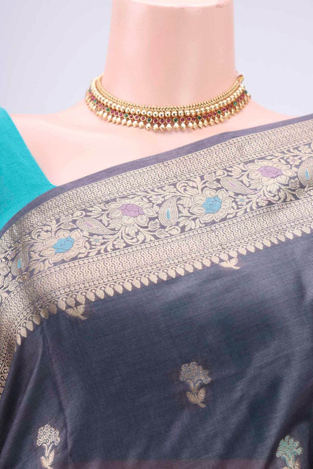 Border image of Davys Grey Banarasi Tussar Silk Saree with Zari And Thread Butta on the body and Zari And Thread Border. 