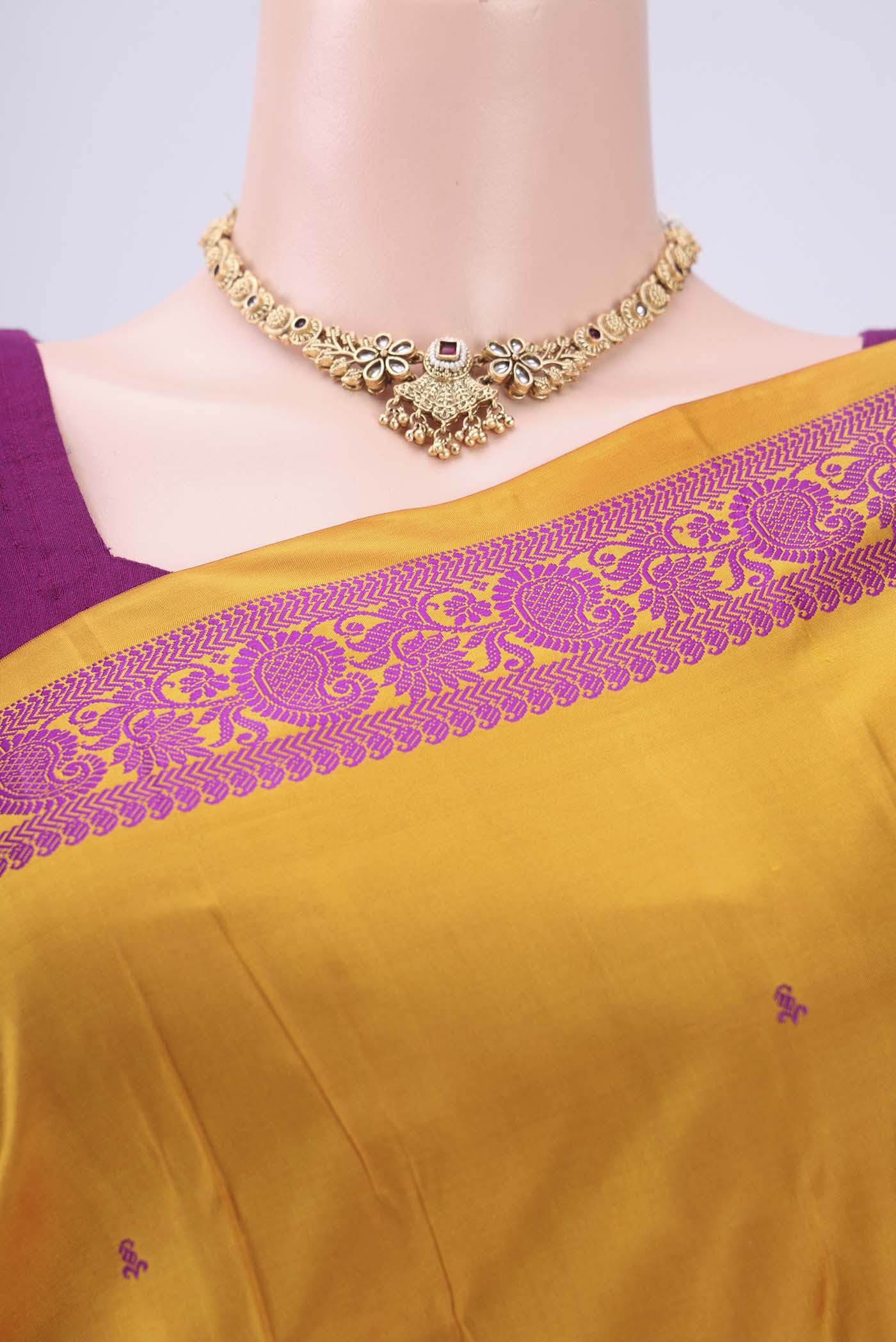 Border image of Mustard Kanchipuram Silk Saree with Thread Butta on the body and Thread Border. 