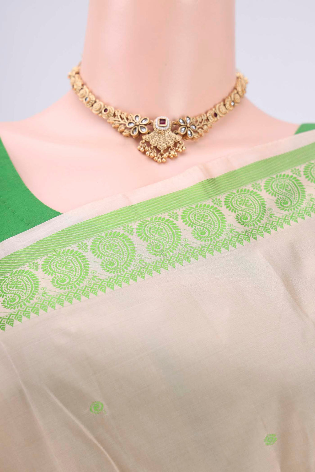 Border image of Cream Kanchipuram Silk Saree with Thread Butta on the body and Thread Border. 