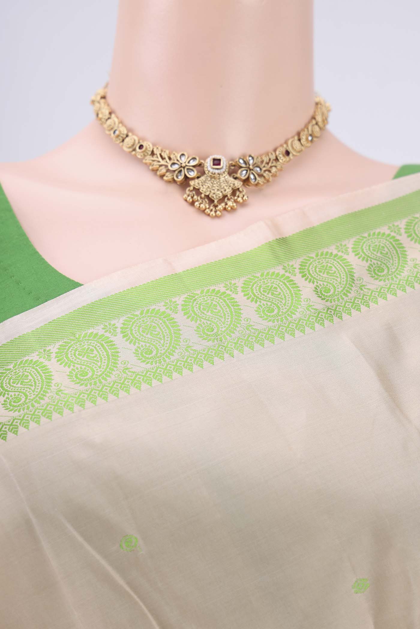 Border image of Cream Kanchipuram Silk Saree with Thread Butta on the body and Thread Border. 