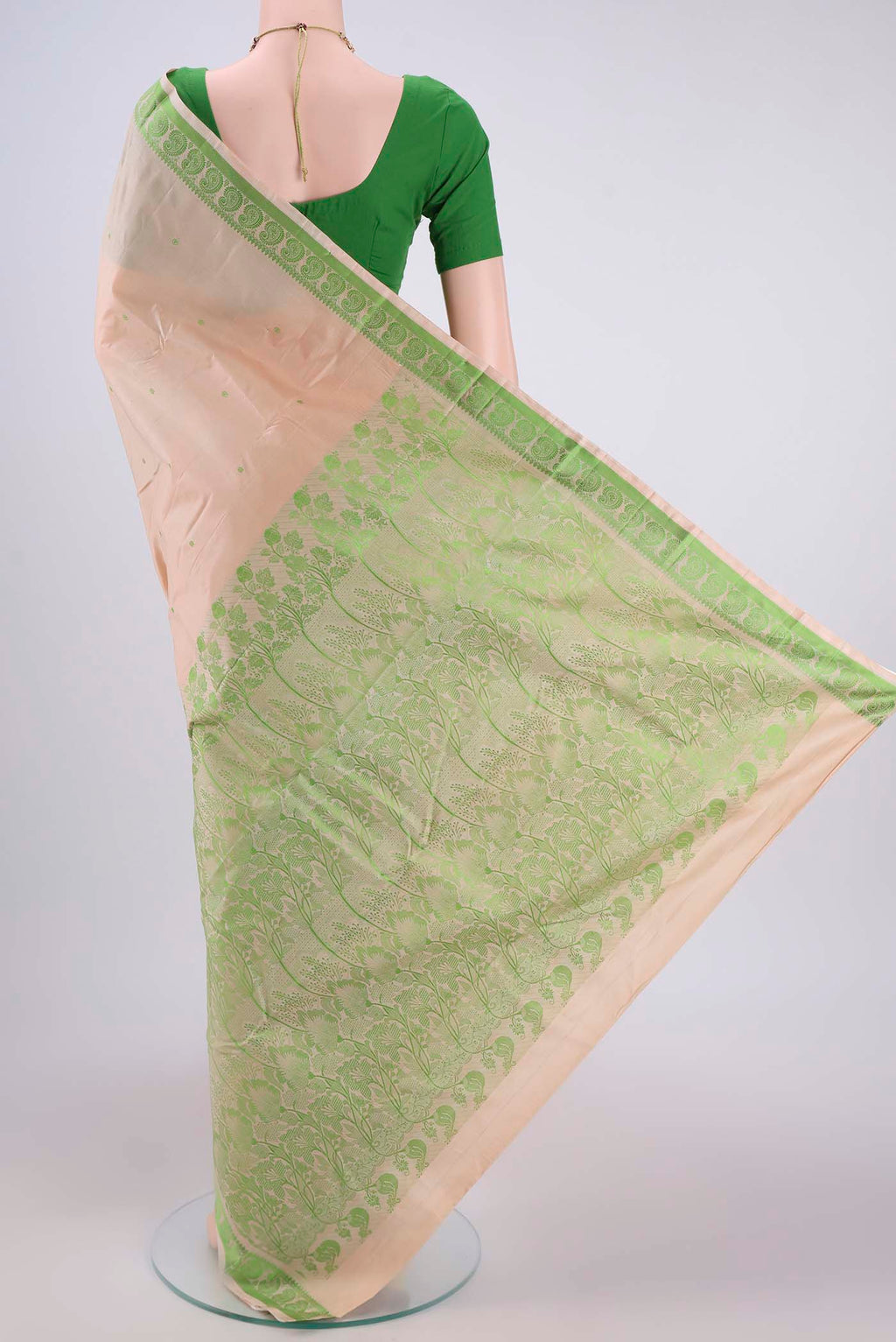 Flat view of Cream Kanchipuram Silk Saree with Thread Butta on the body and Thread Border. 