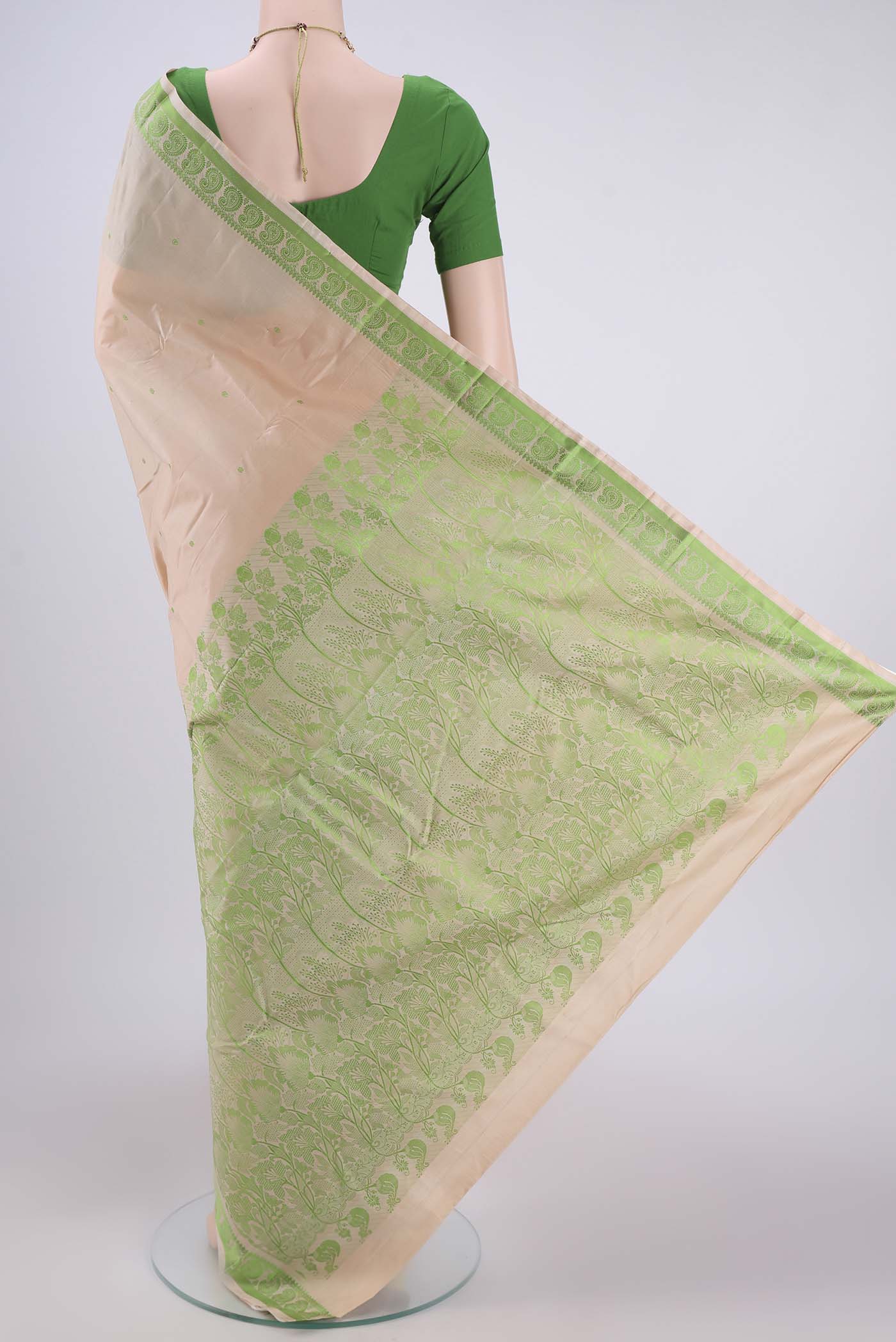 Flat view of Cream Kanchipuram Silk Saree with Thread Butta on the body and Thread Border. 