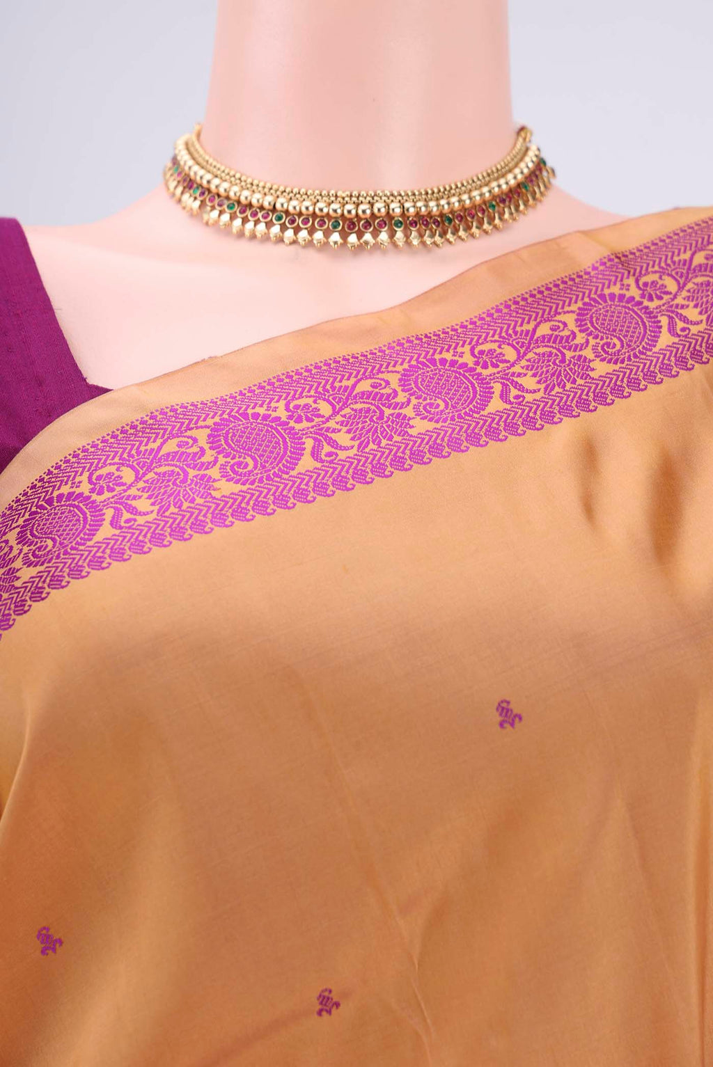 Border image of Sandal Kanchipuram Silk Saree with Thread Butta on the body and Thread Border. 