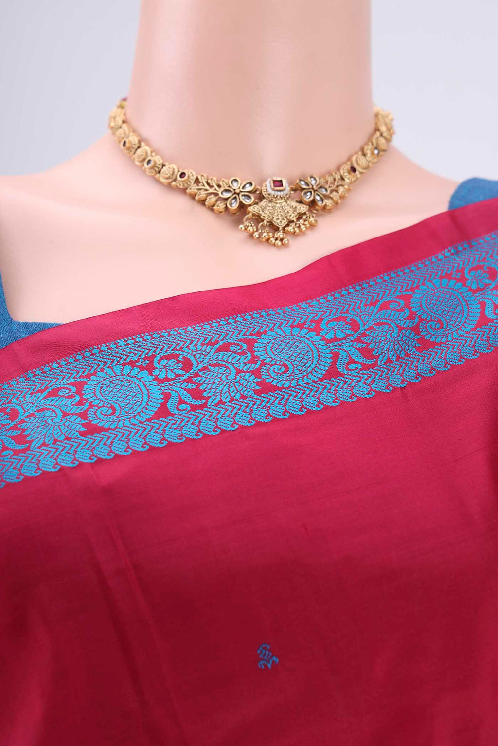 Border image of Maroon Kanchipuram Silk Saree with Thread Butta on the body and Thread Border. 