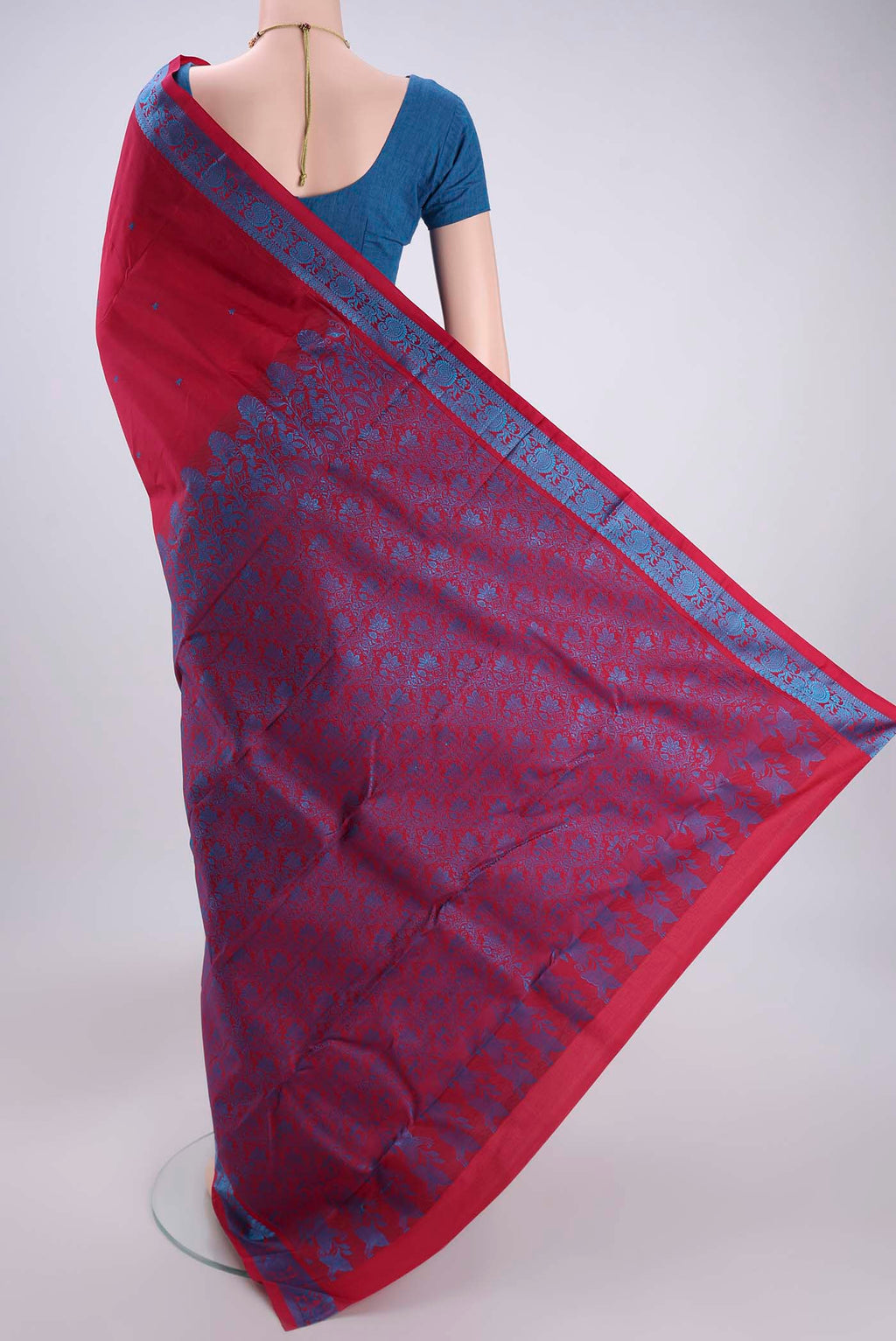 Flat view of Maroon Kanchipuram Silk Saree with Thread Butta on the body and Thread Border. 