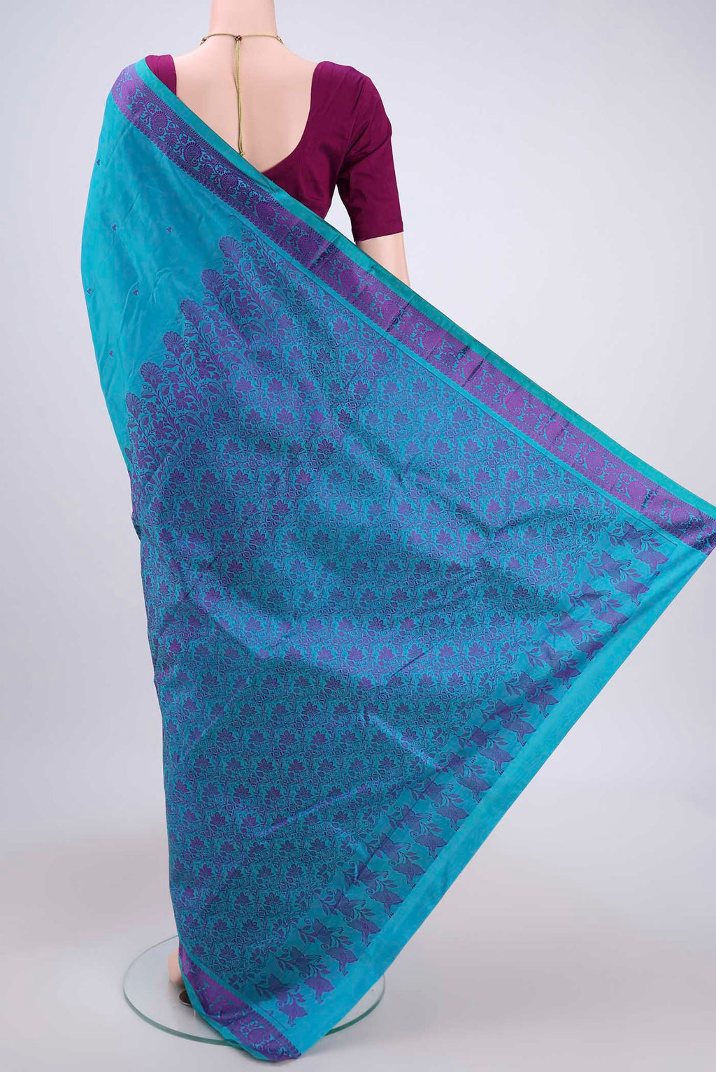 Flat view of Blue Kanchipuram Silk Saree with Thread Butta on the body and Thread Border. 