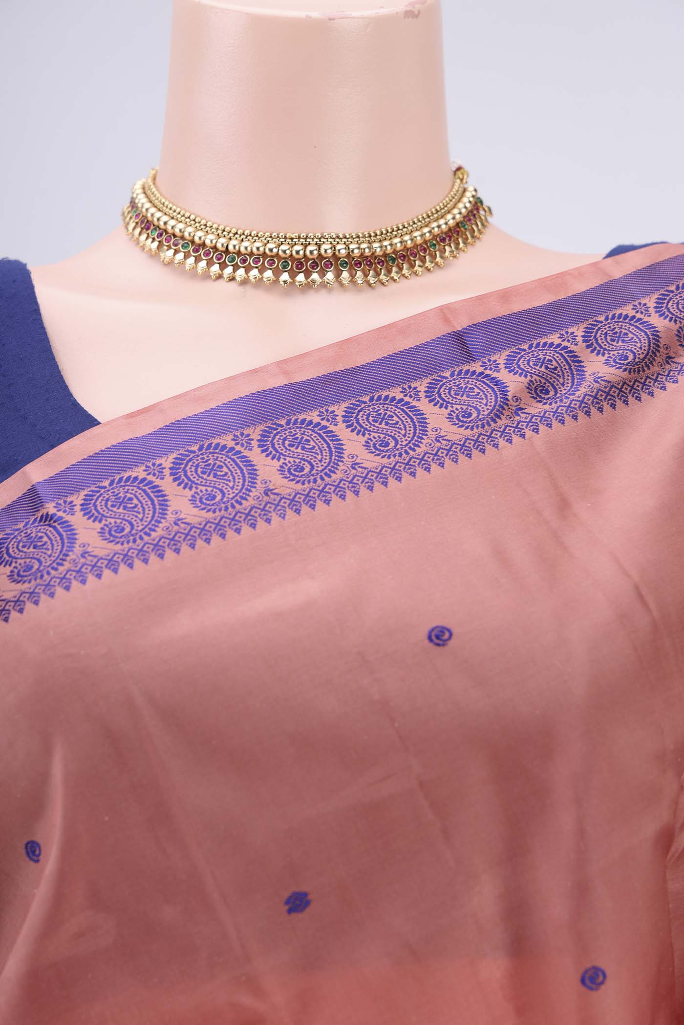 Border image of Coral Dual Tone Kanchipuram Silk Saree with Thread Butta on the body and Thread Border. 