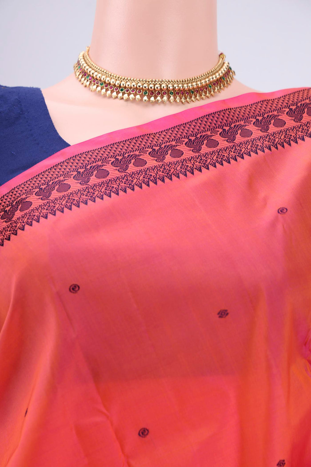 Border image of Dark Pink Dual Tone Kanchipuram Silk Saree with Thread Butta on the body and Thread Border. 