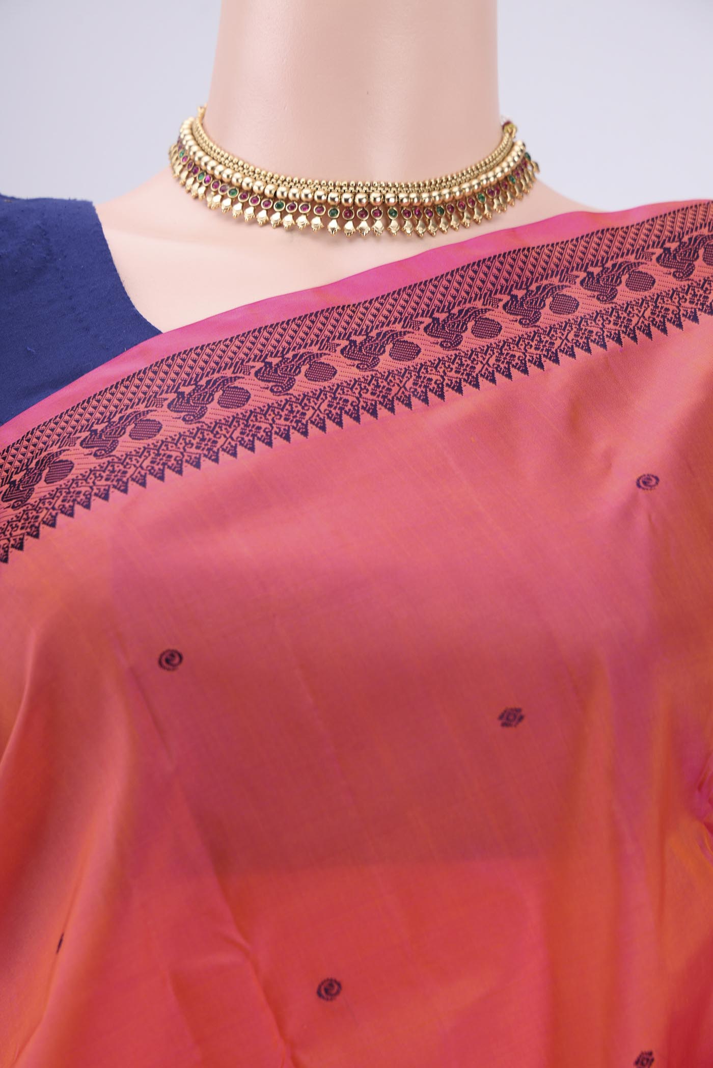 Border image of Dark Pink Dual Tone Kanchipuram Silk Saree with Thread Butta on the body and Thread Border. 