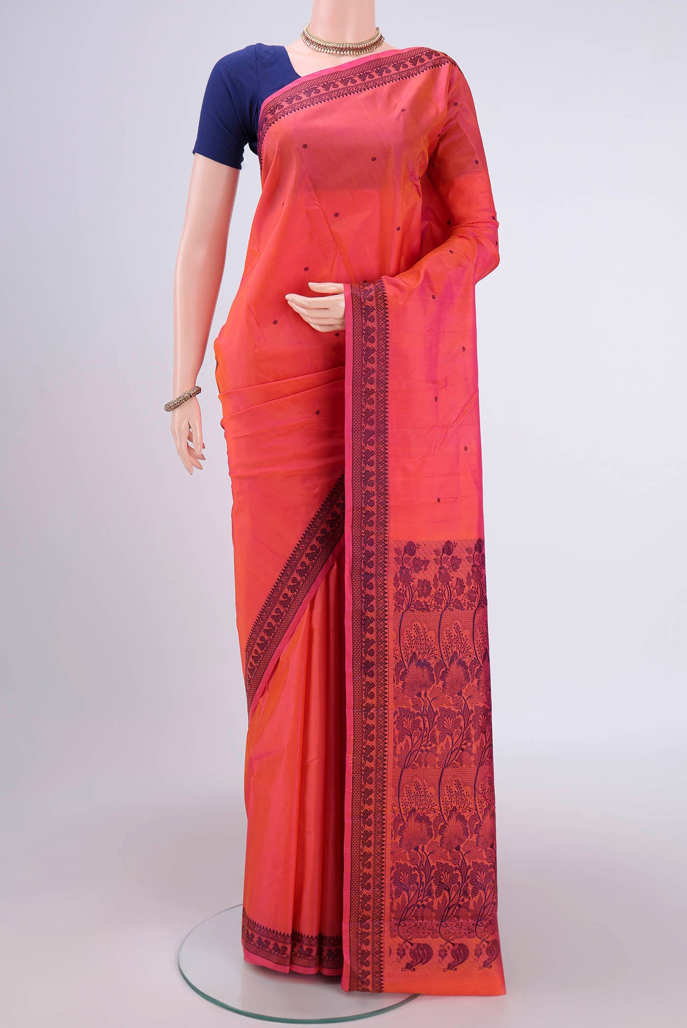 Dark Pink Dual Tone Kanchipuram Silk Saree with Thread Butta on the body and Thread Border.  displayed on a mannequin
