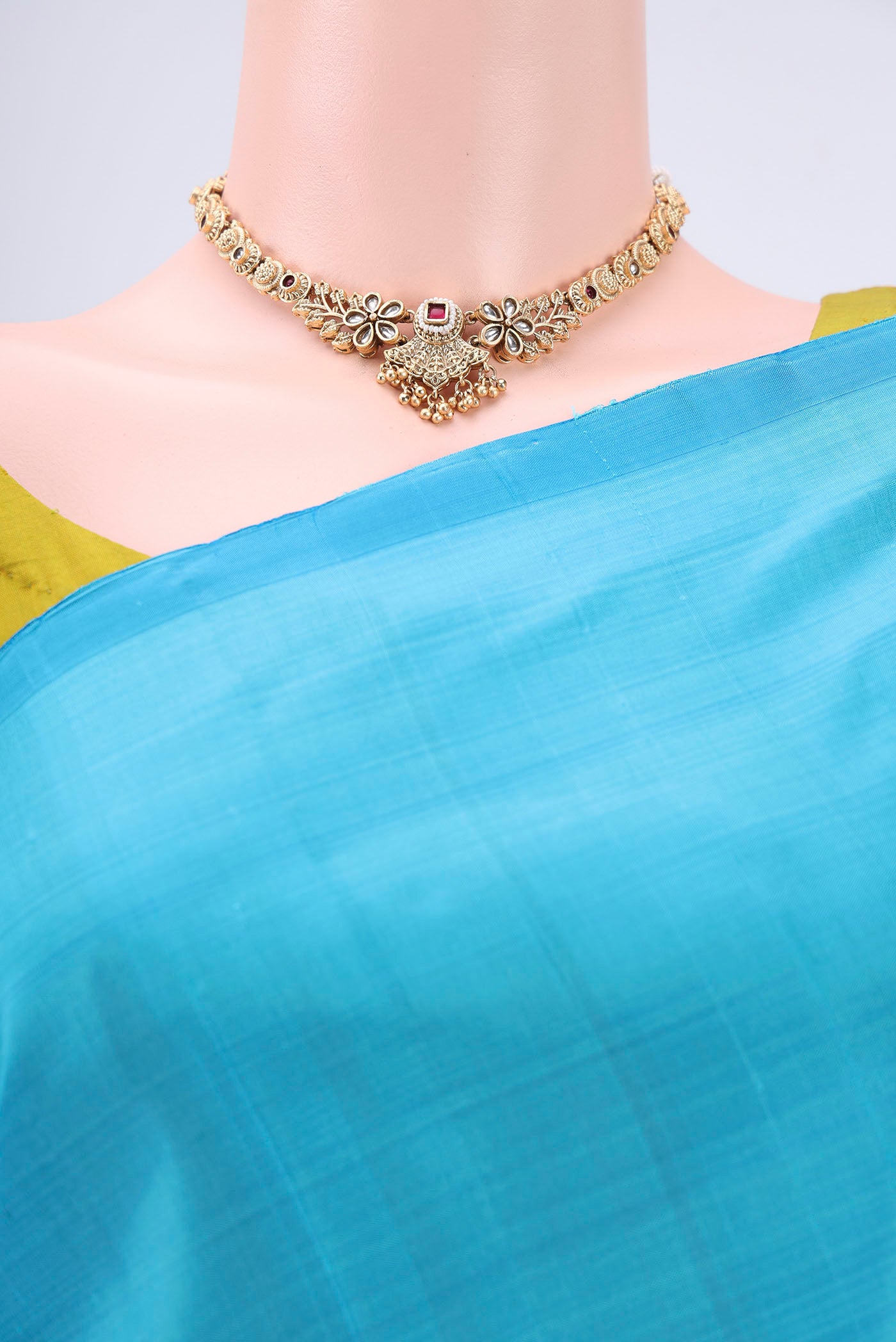 Border image of Blue Kanchipuram Silk Saree with Zari Butta on the body and One Side Border. 
