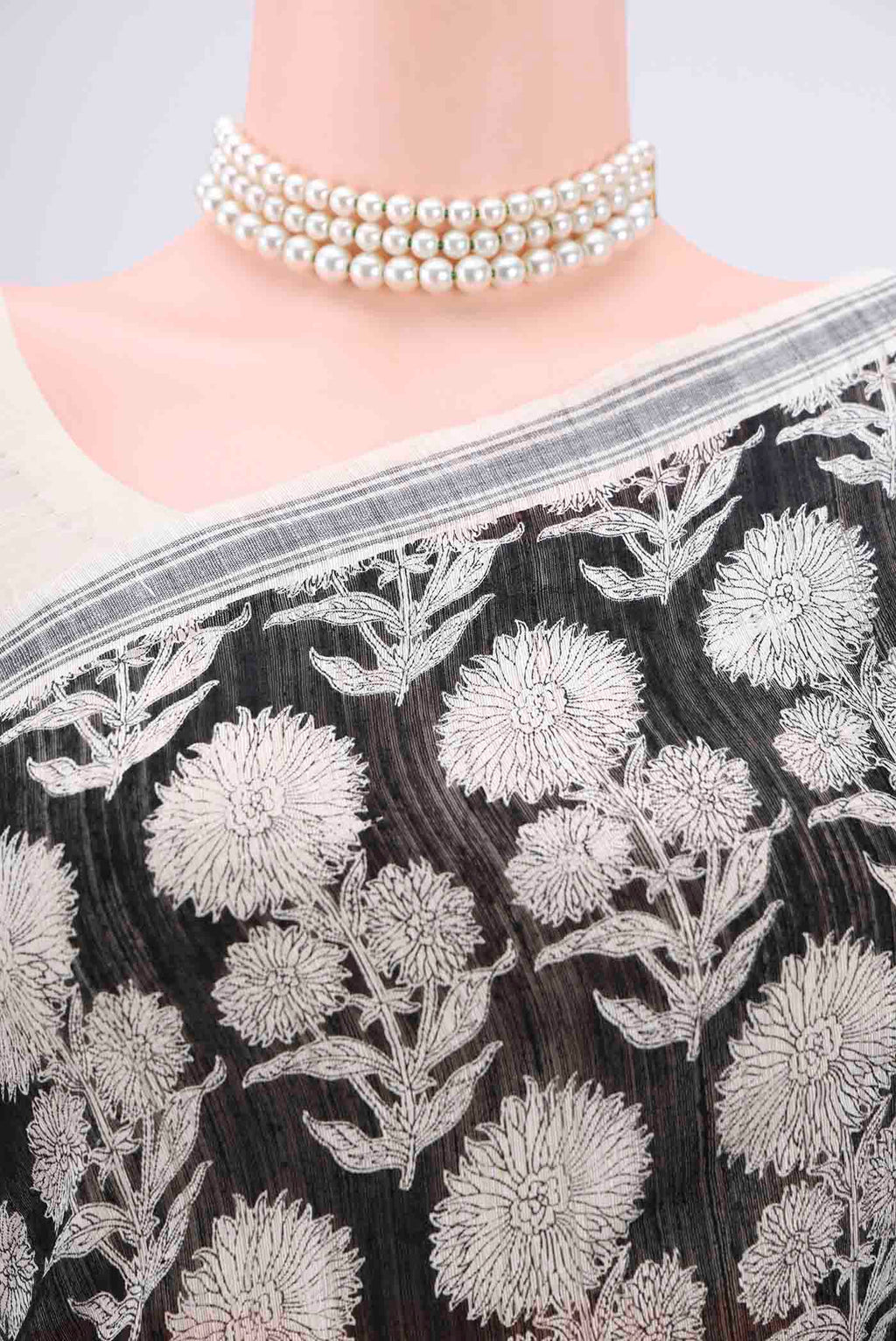 Border image of Black Tussar Silk Saree with Printed design on the body and Plain Border. 