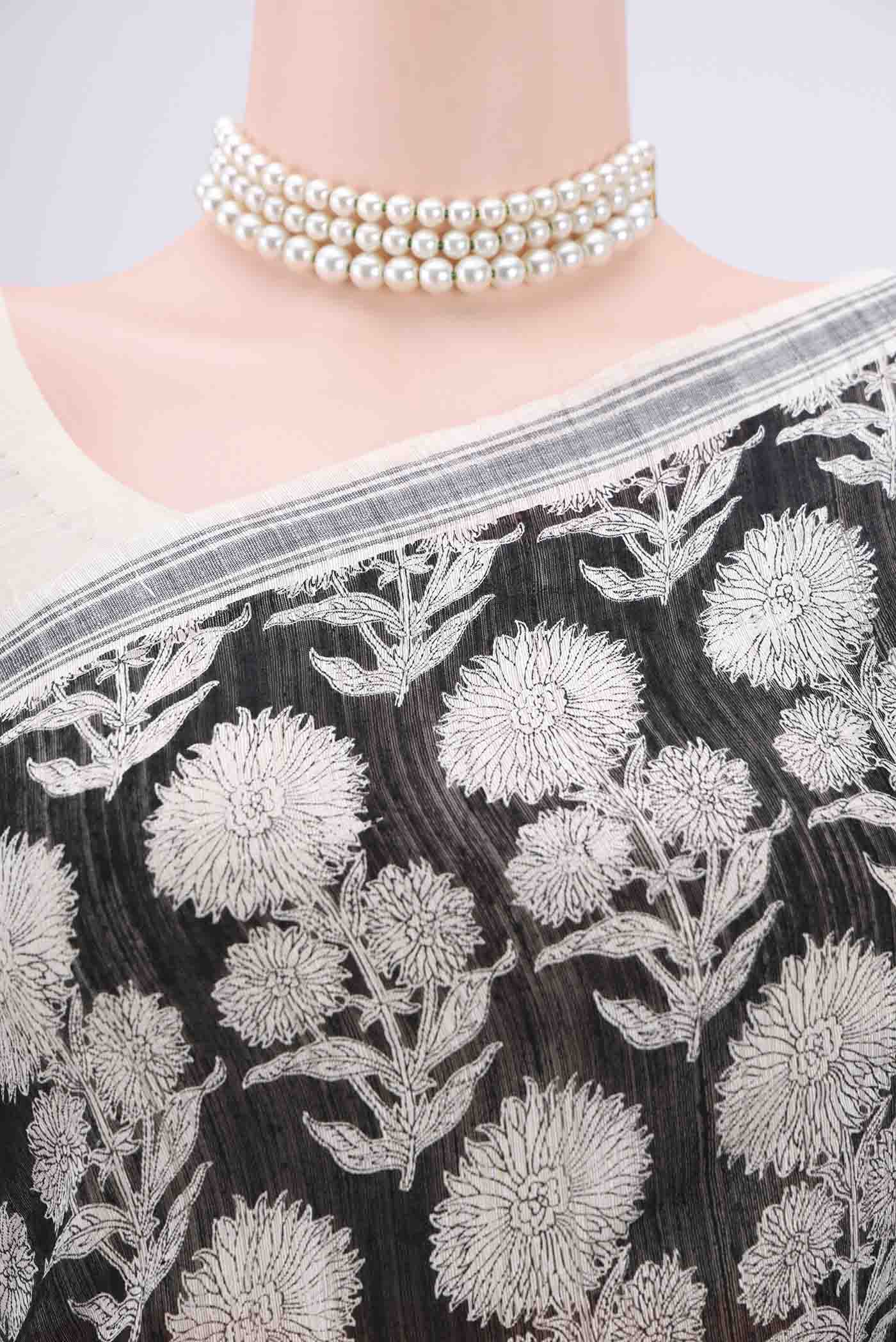 Border image of Black Tussar Silk Saree with Printed design on the body and Plain Border. 