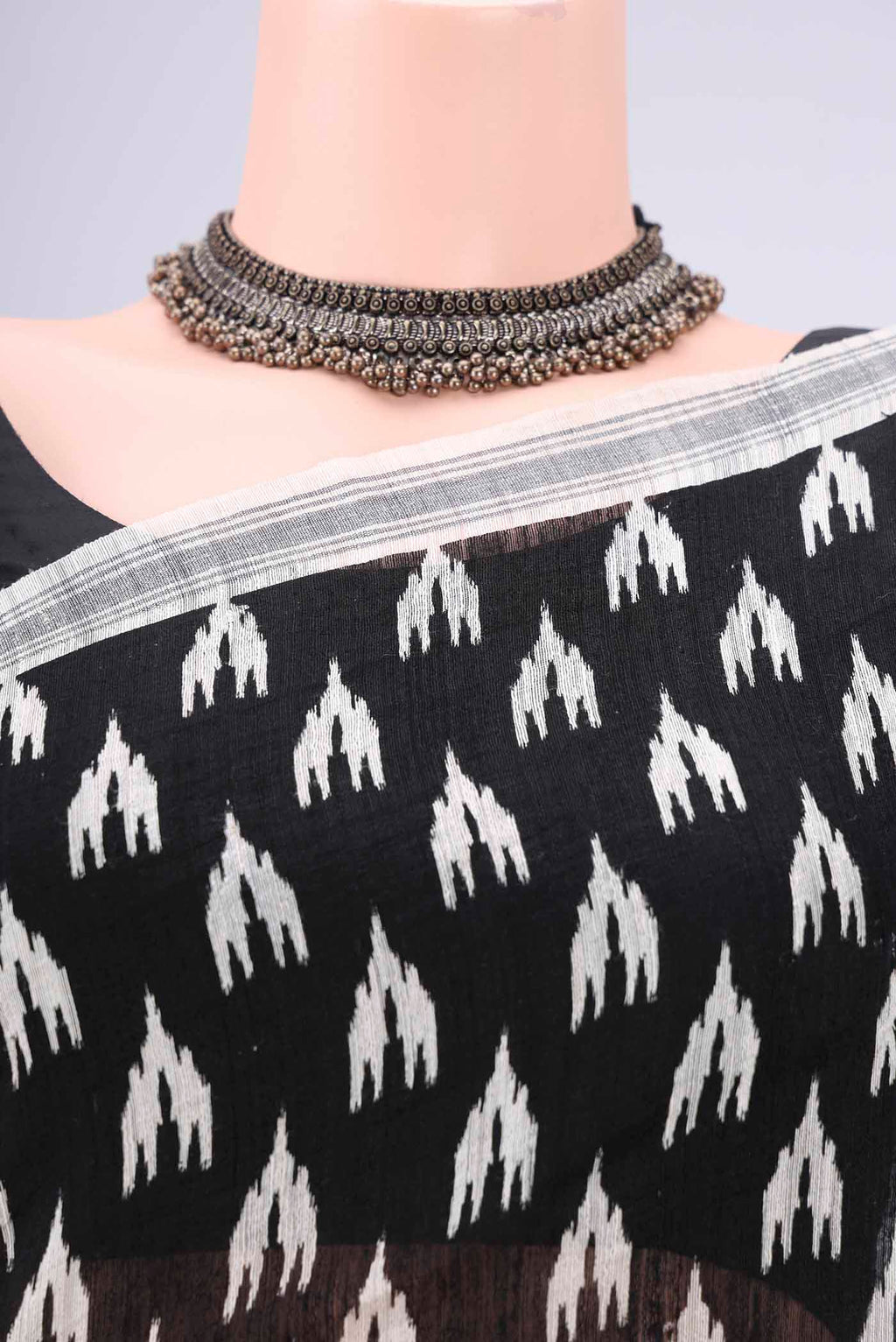 Border image of Black Tussar Silk Saree with Printed design on the body and Plain Border. 