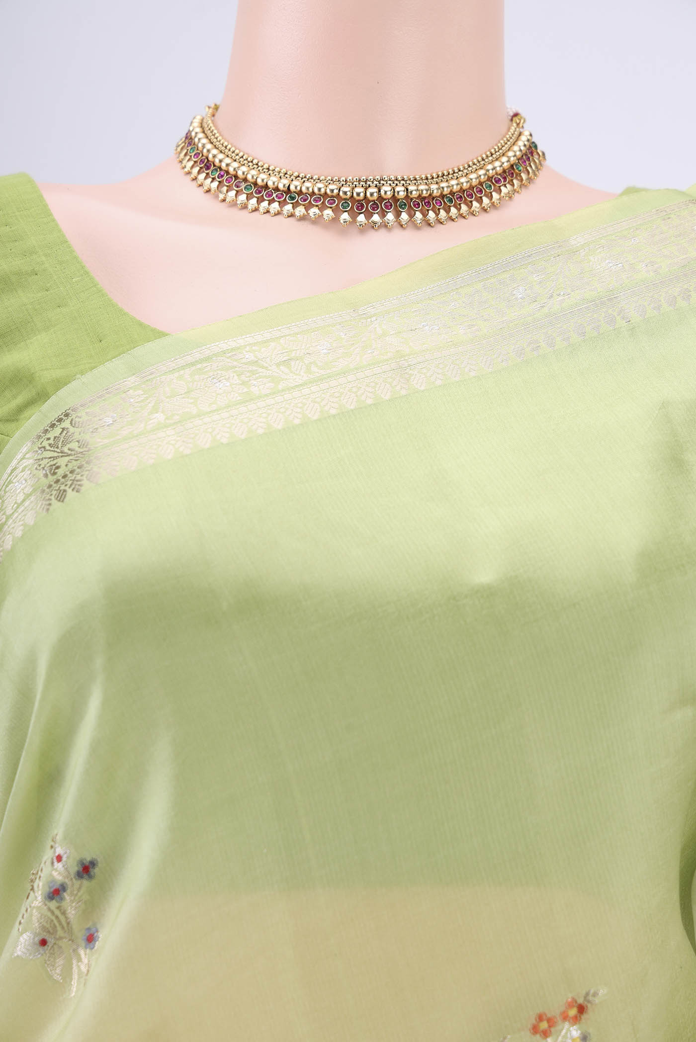 Border image of Light Green Banarasi Raw Silk Saree with Zari And Thread Butta on the body and Zari Border. 