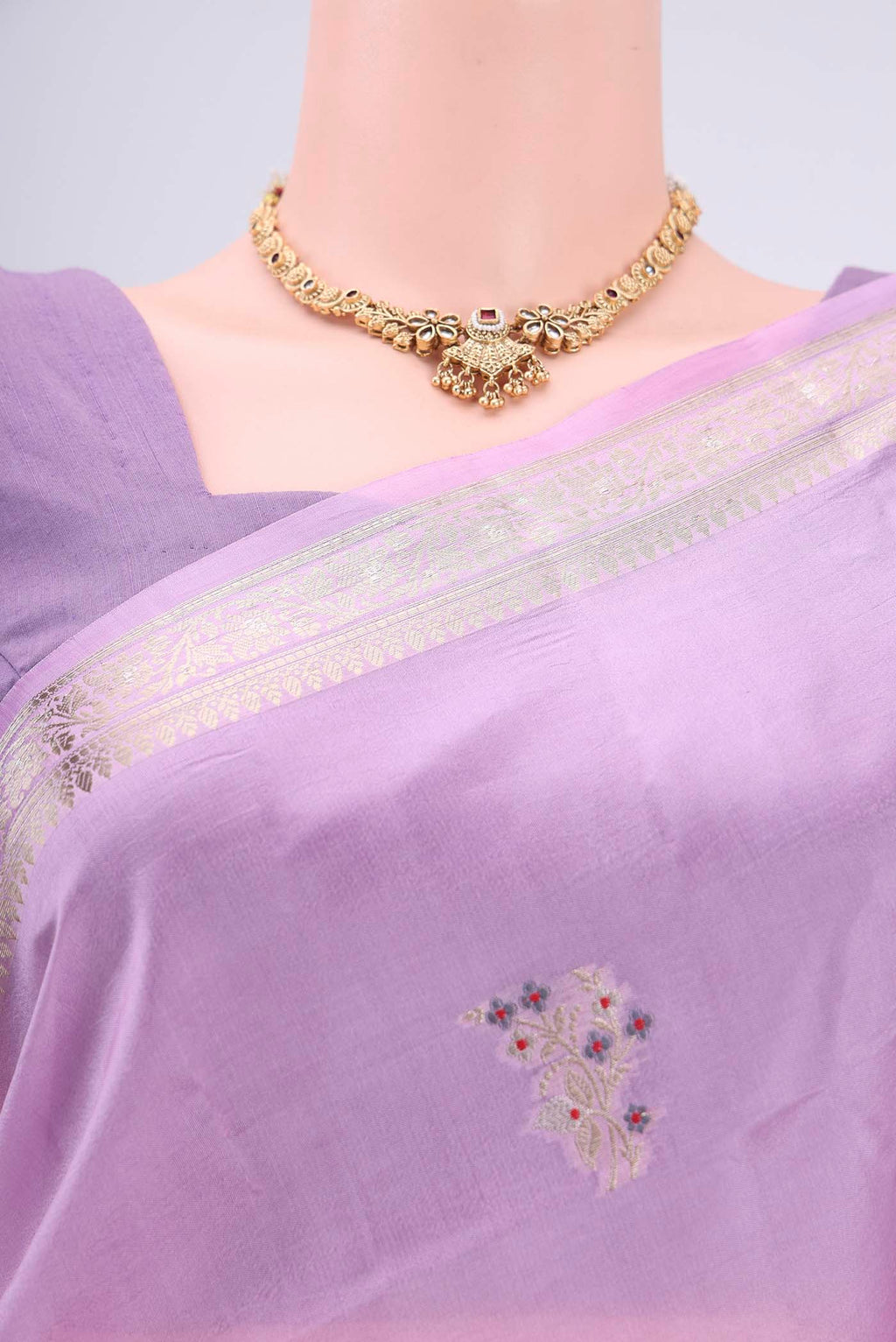 Border image of Pink Banarasi Raw Silk Saree with Zari Butta on the body and Zari Border. 