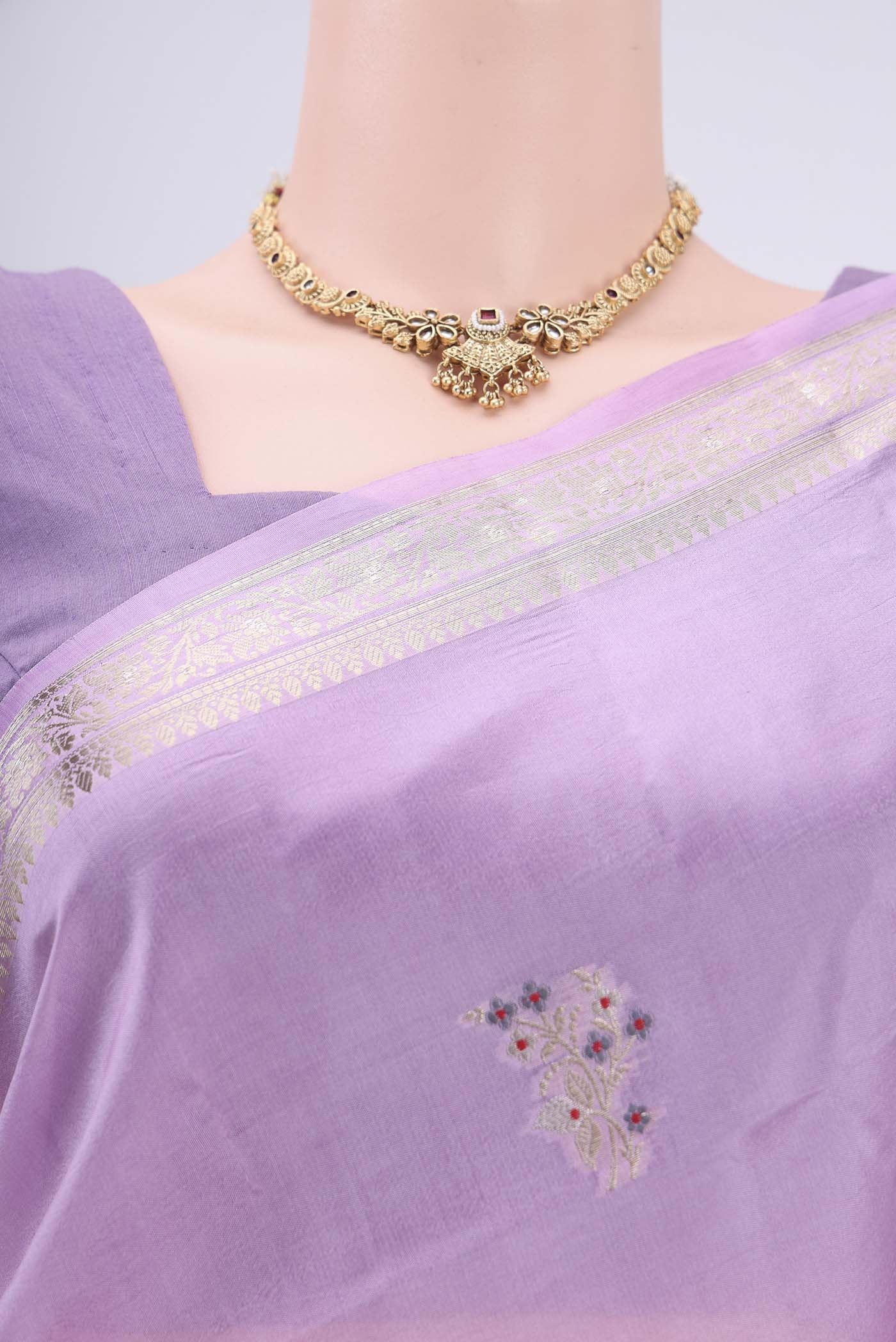 Border image of Pink Banarasi Raw Silk Saree with Zari Butta on the body and Zari Border. 