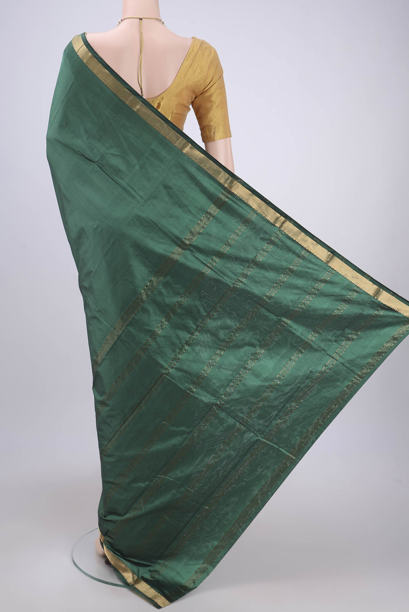 Flat view of Sea Green Dual Tone Blended Bangalore Silk Saree with Plain Body and Zari Border. 