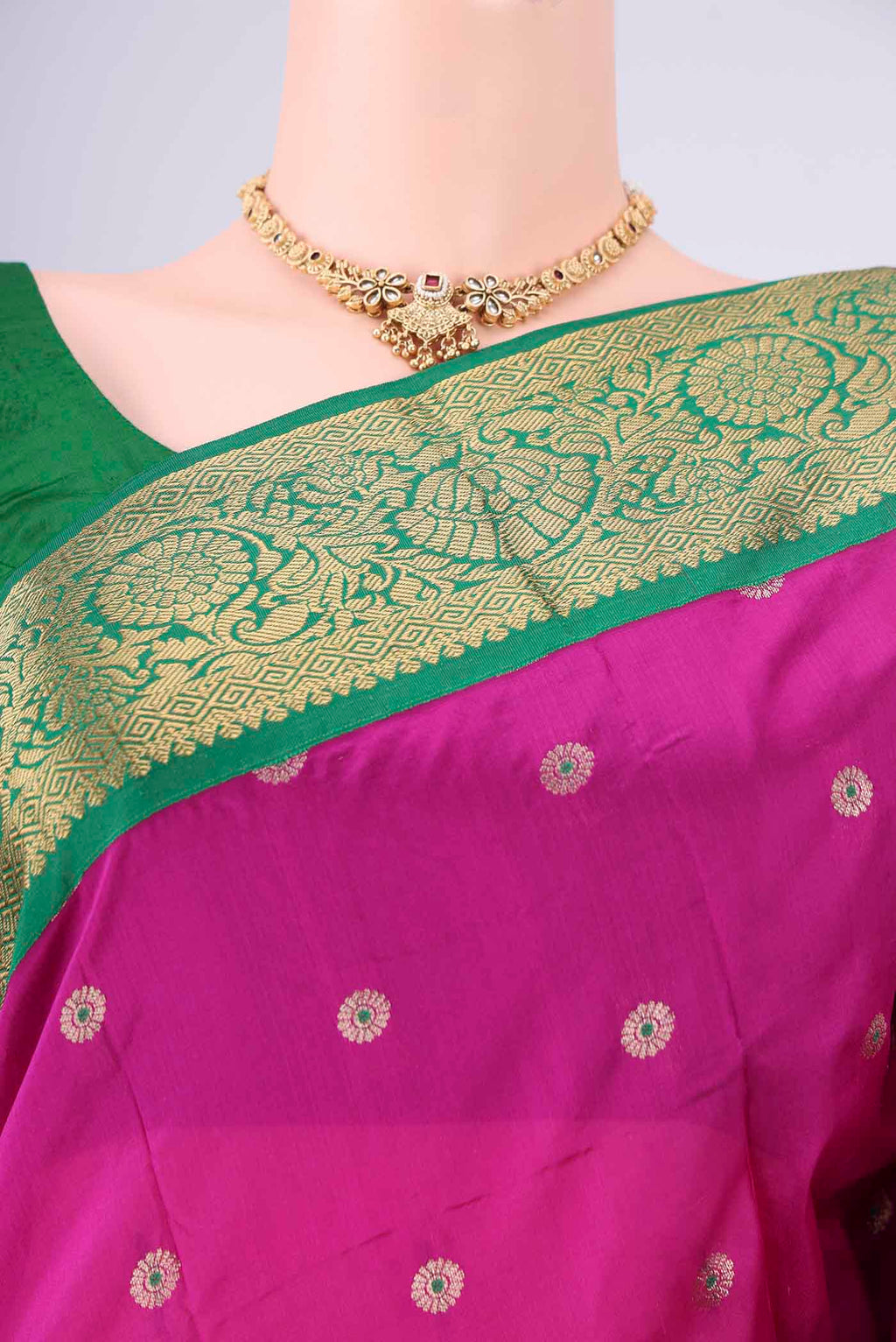 Border image of Rani Pink Blended Bangalore Silk Saree with Zari And Thread Butta on the body and Zari Border. 