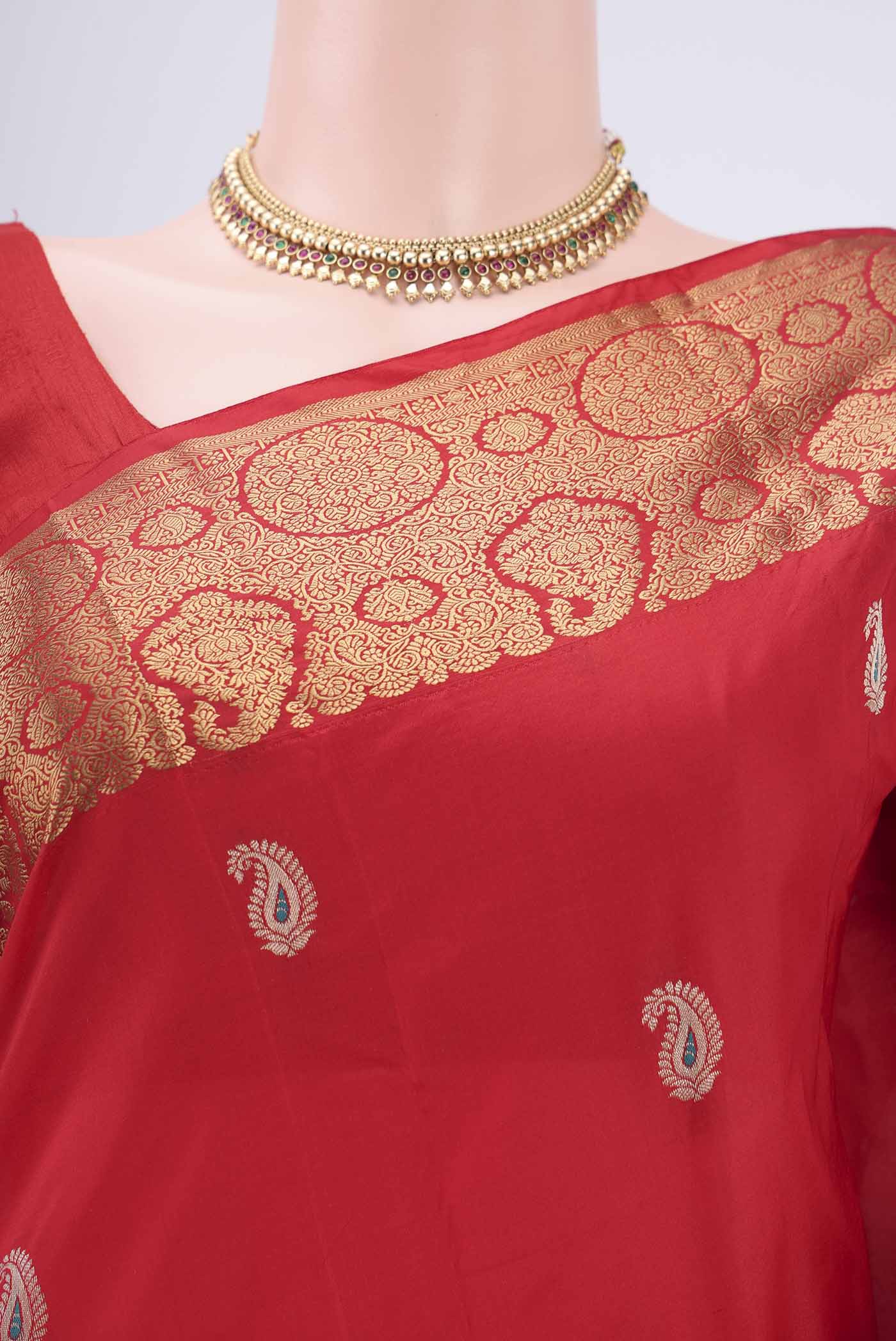 Border image of Red Dual Tone Blended Bangalore Silk Saree with Zari And Thread Butta on the body and Zari Border. 