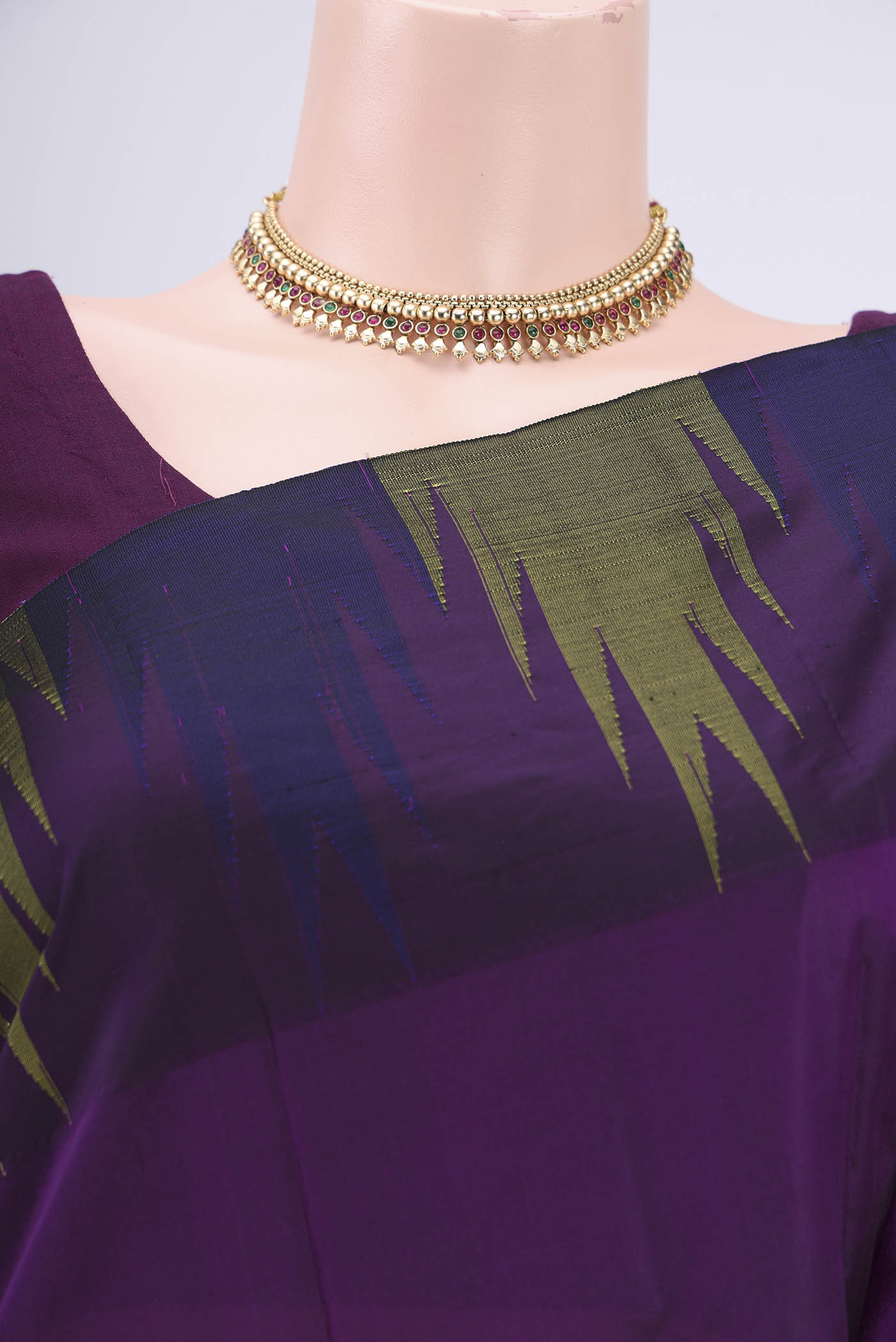 Border image of Purple Blended Bangalore Silk Saree with Plain Body and Temple Border. 
