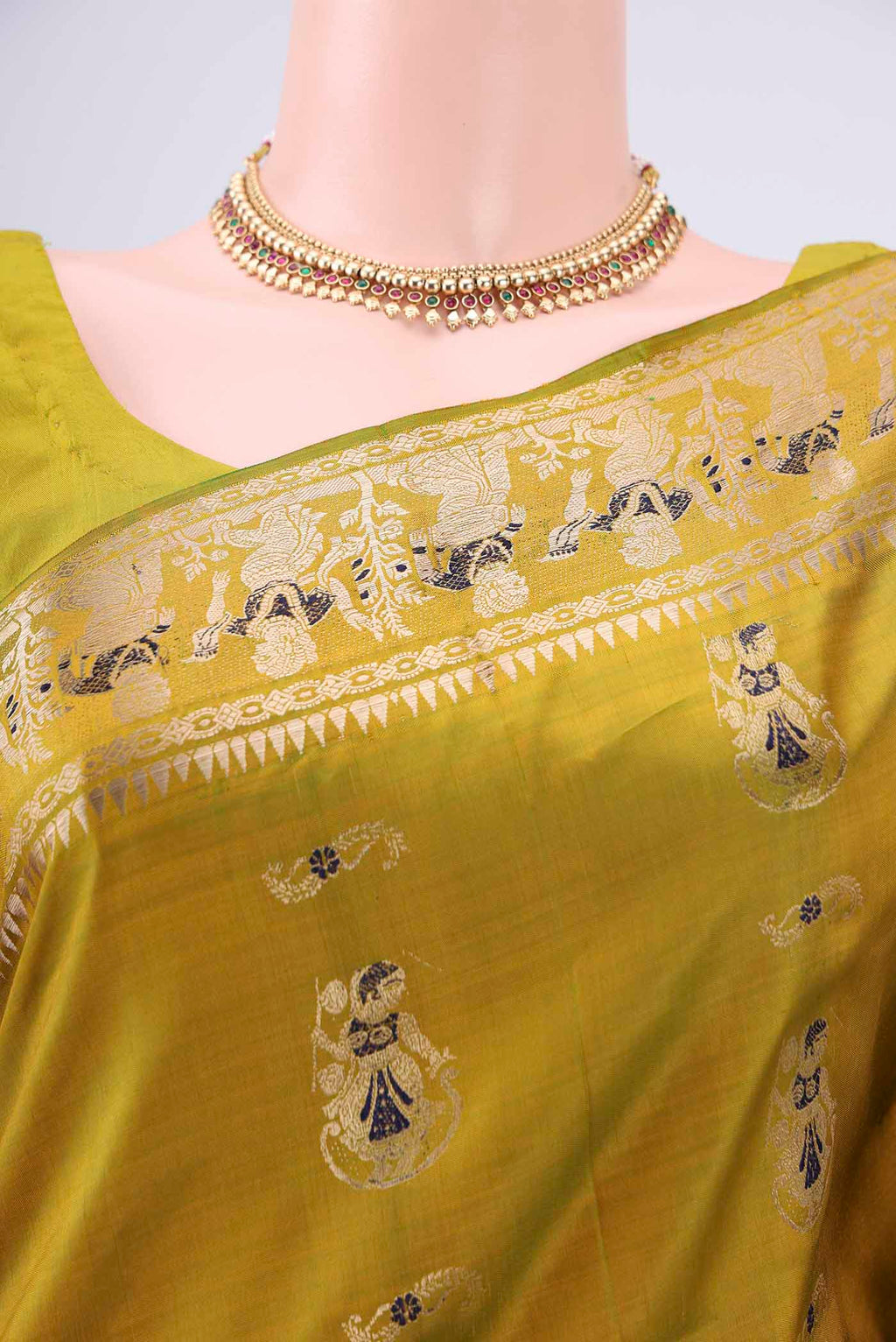Border image of Acid Green Baluchari Silk Saree with Zari And Thread Butta on the body and Zari And Thread Border. 