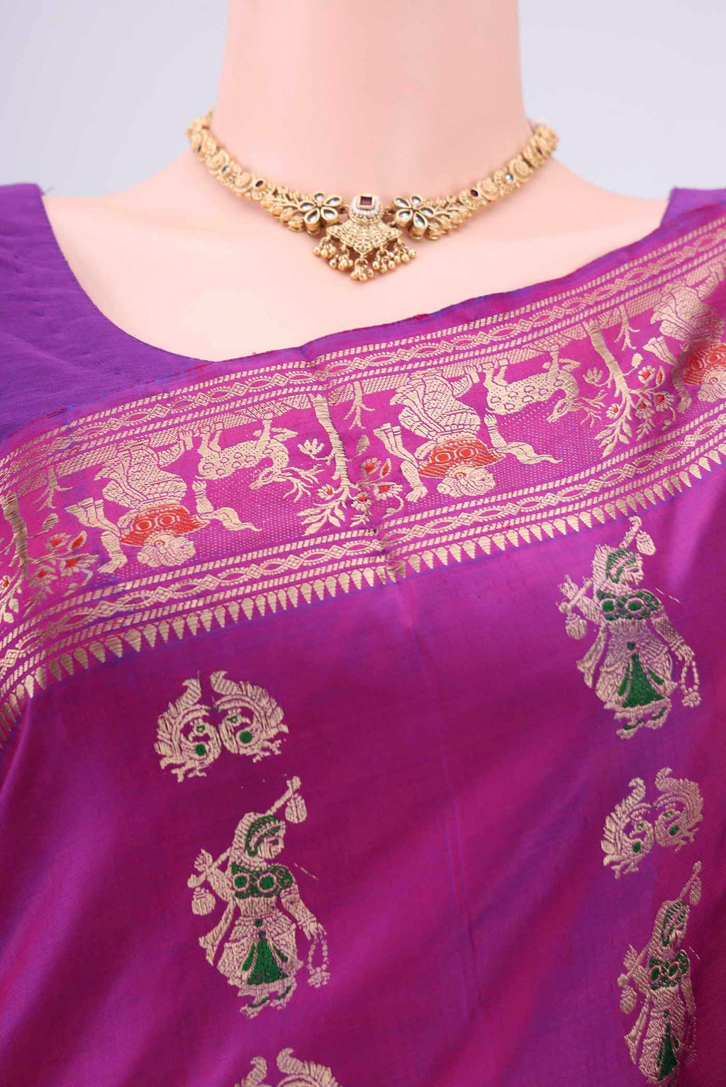 Border image of Purple Baluchari Silk Saree with Zari And Thread Butta on the body and Zari And Thread Border. 