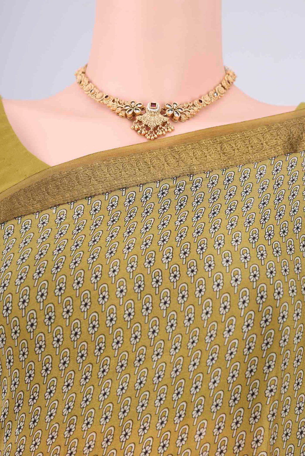 Border image of Mehandi Green Mysore Crepe Saree with Printed design on the body and Zari Border. 