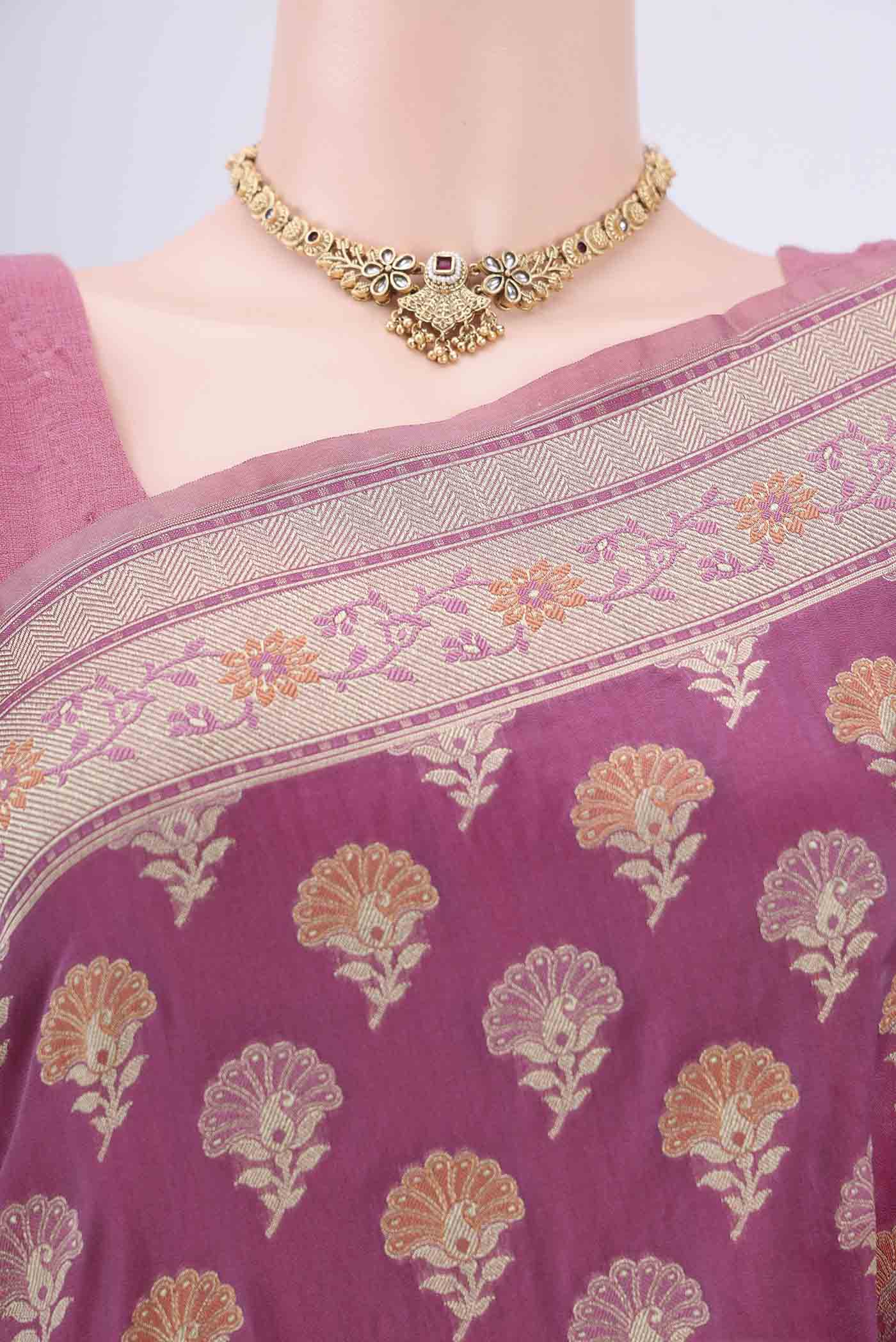 Border image of Light Magenta Banarasi Silk Saree with Zari And Thread Butta on the body and Zari Border. 