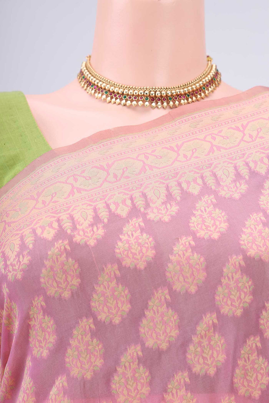 Border image of Rose pink Banarasi Silk Saree with Zari And Thread Butta on the body and Zari Border. 