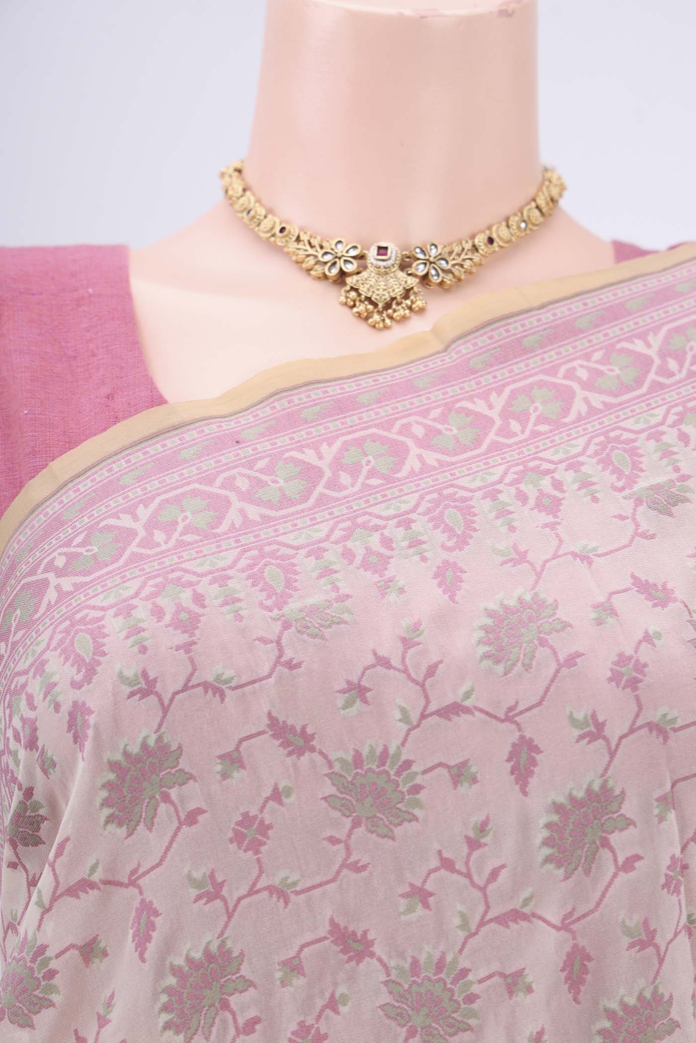 Border image of Off White Banarasi Silk Saree with Thread Butta on the body and Zari Border. 