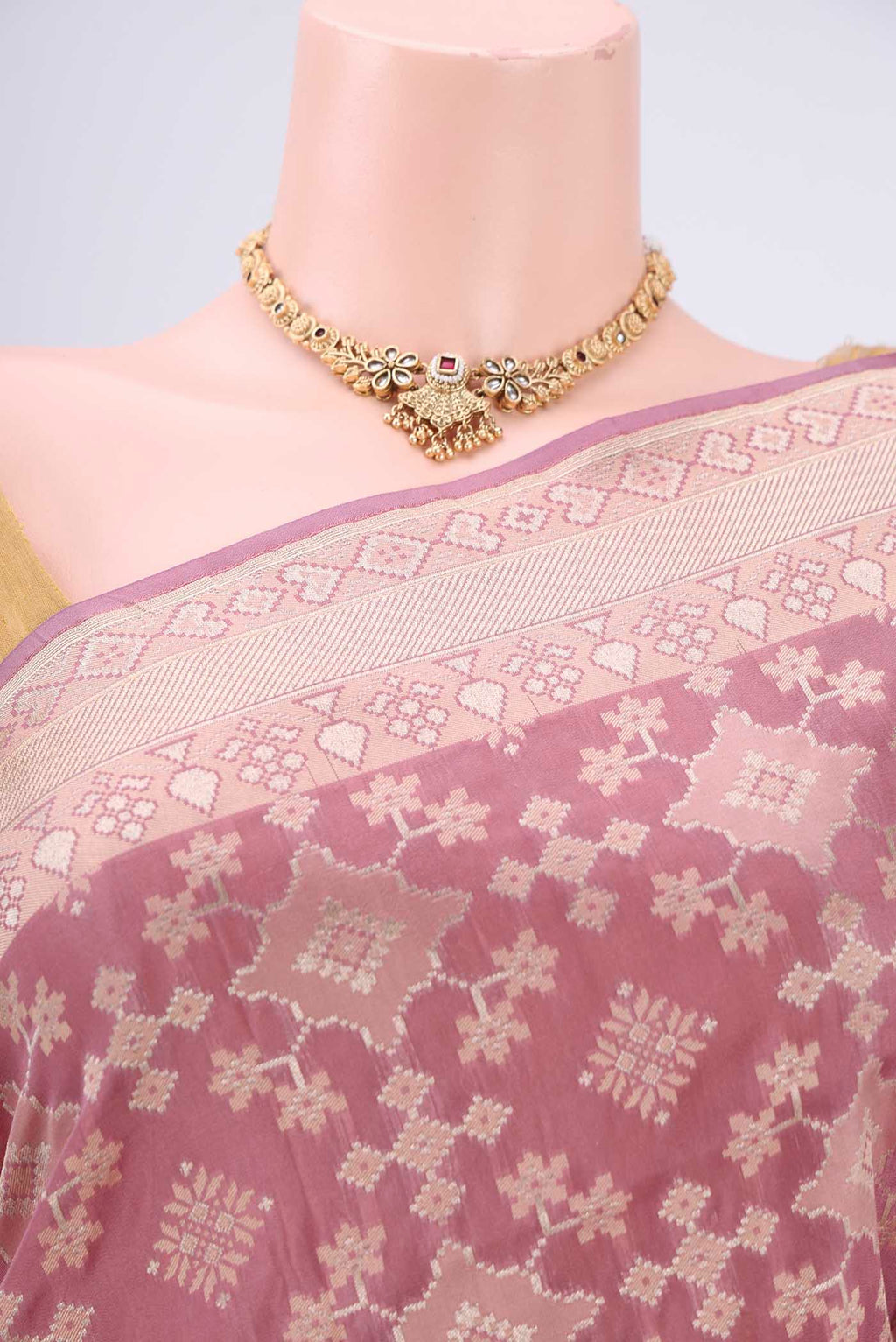 Border image of Mauve Banarasi Silk Saree with Zari And Thread Butta on the body and Zari Border. 