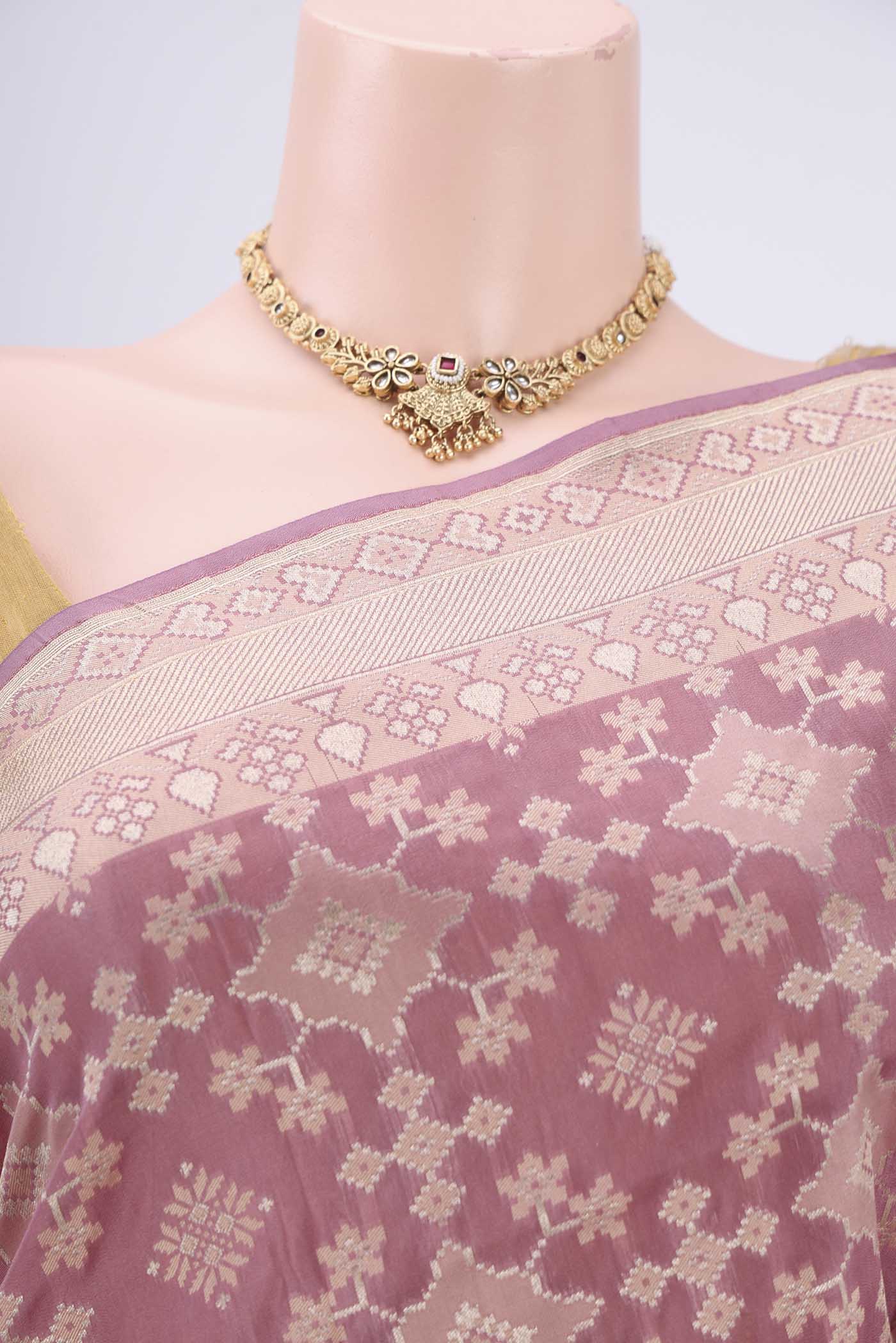 Border image of Mauve Banarasi Silk Saree with Zari And Thread Butta on the body and Zari Border. 