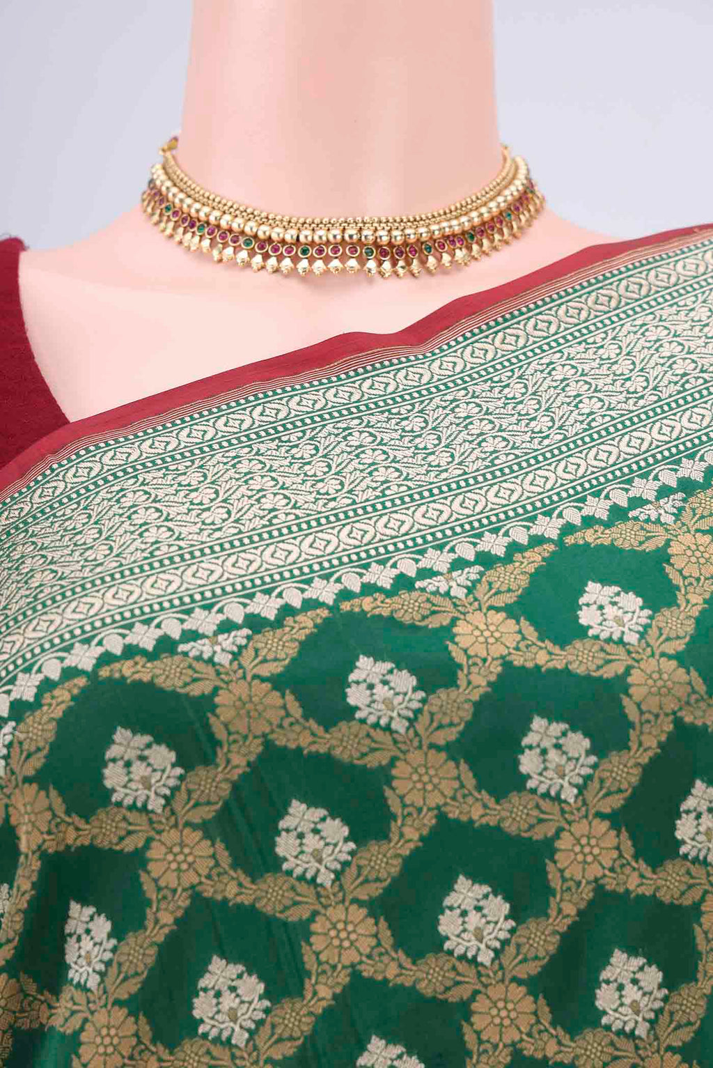 Border image of Green Dual Tone Banarasi Silk Saree with Jacquard With Zari Butta on the body and Zari Border. 