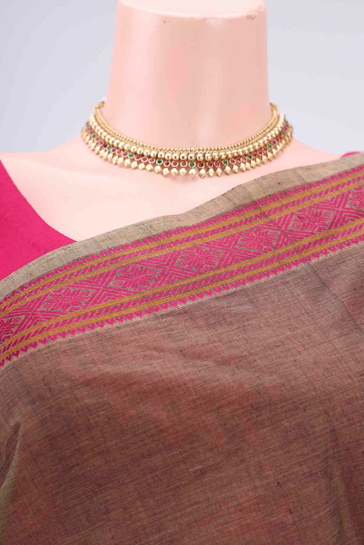 Border image of Davys Grey Kanchi Cotton Saree with Thread Butta on the body and Thread Border. 