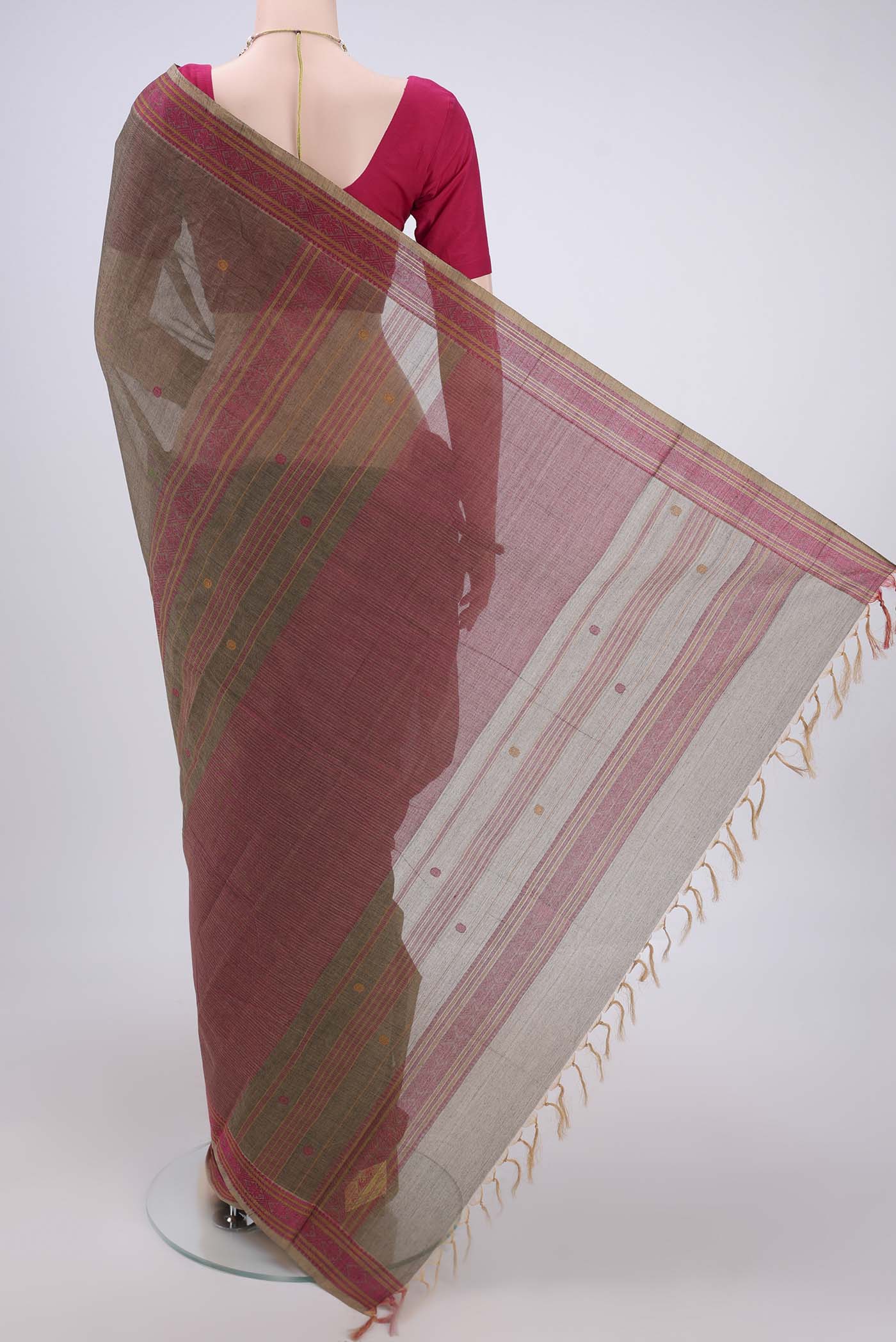 Flat view of Davys Grey Kanchi Cotton Saree with Thread Butta on the body and Thread Border. 