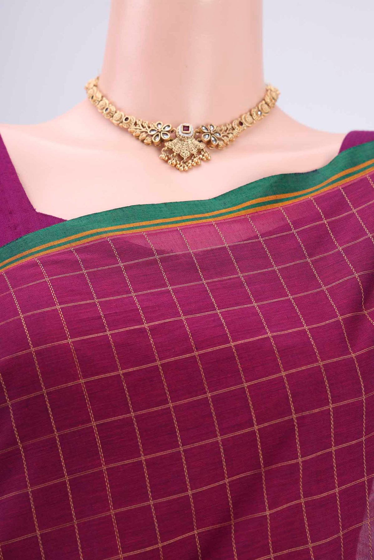 Border image of Magenta Coimbatore Cotton Saree with Thread Butta on the body and Thread Border. 
